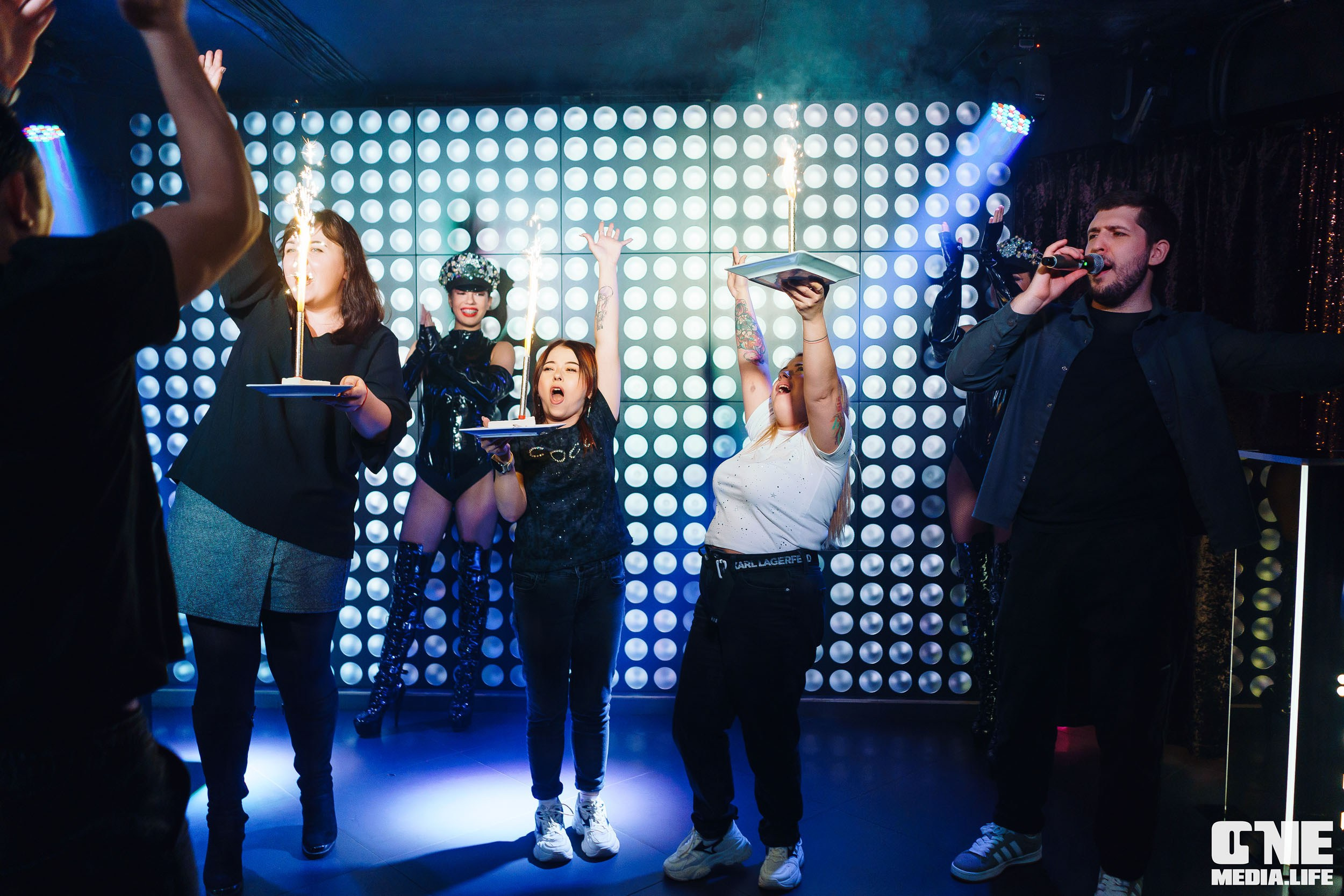 Фоторепортаж из караоке-клуба Эйфория. One Media Life: фоторепортажи, фотоотчеты с мероприятий и заведений