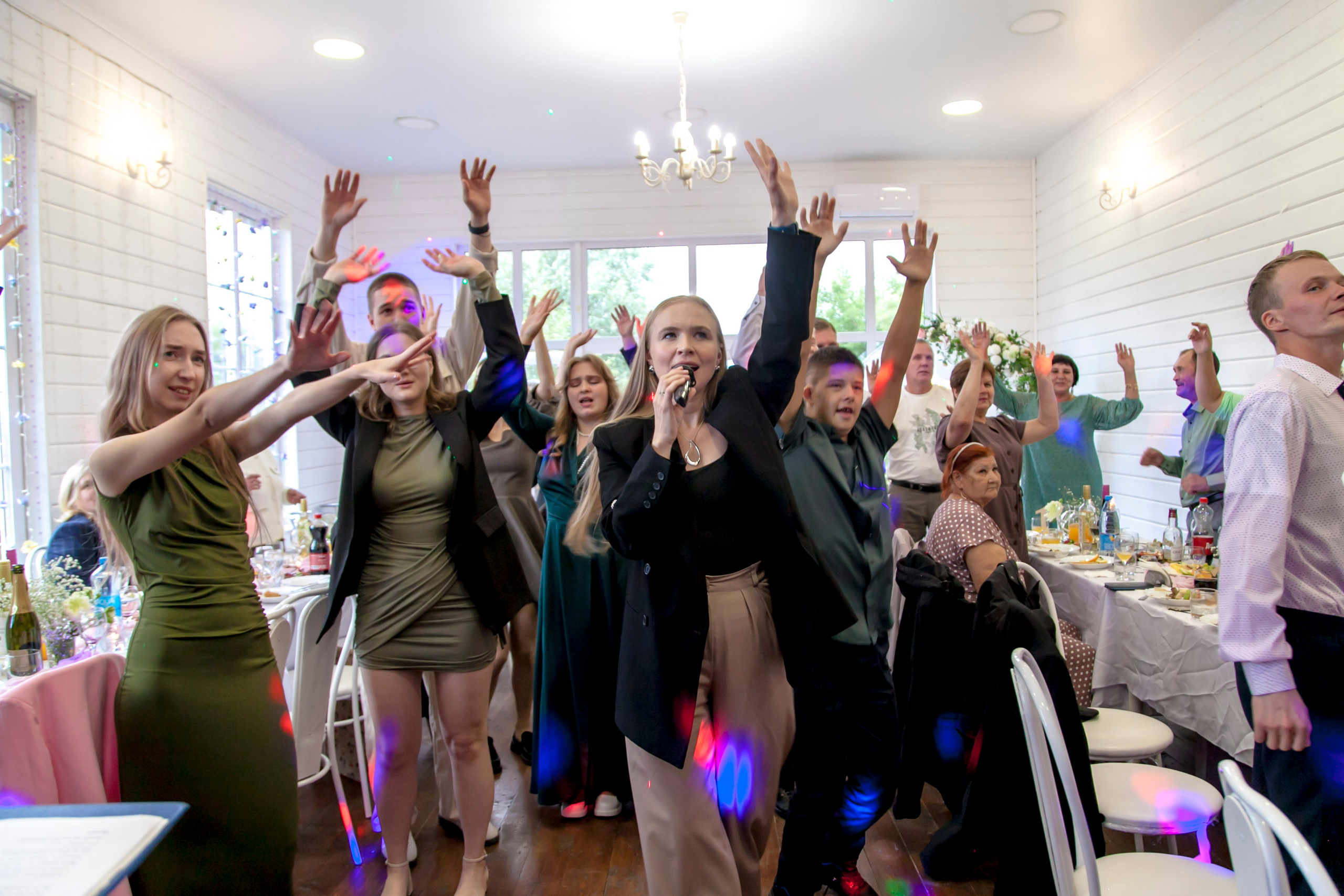 Ведущая на свадьбу Мария Снегур. Ведущий, Тамада, DJ, фото в Перми. Хорошее настроение