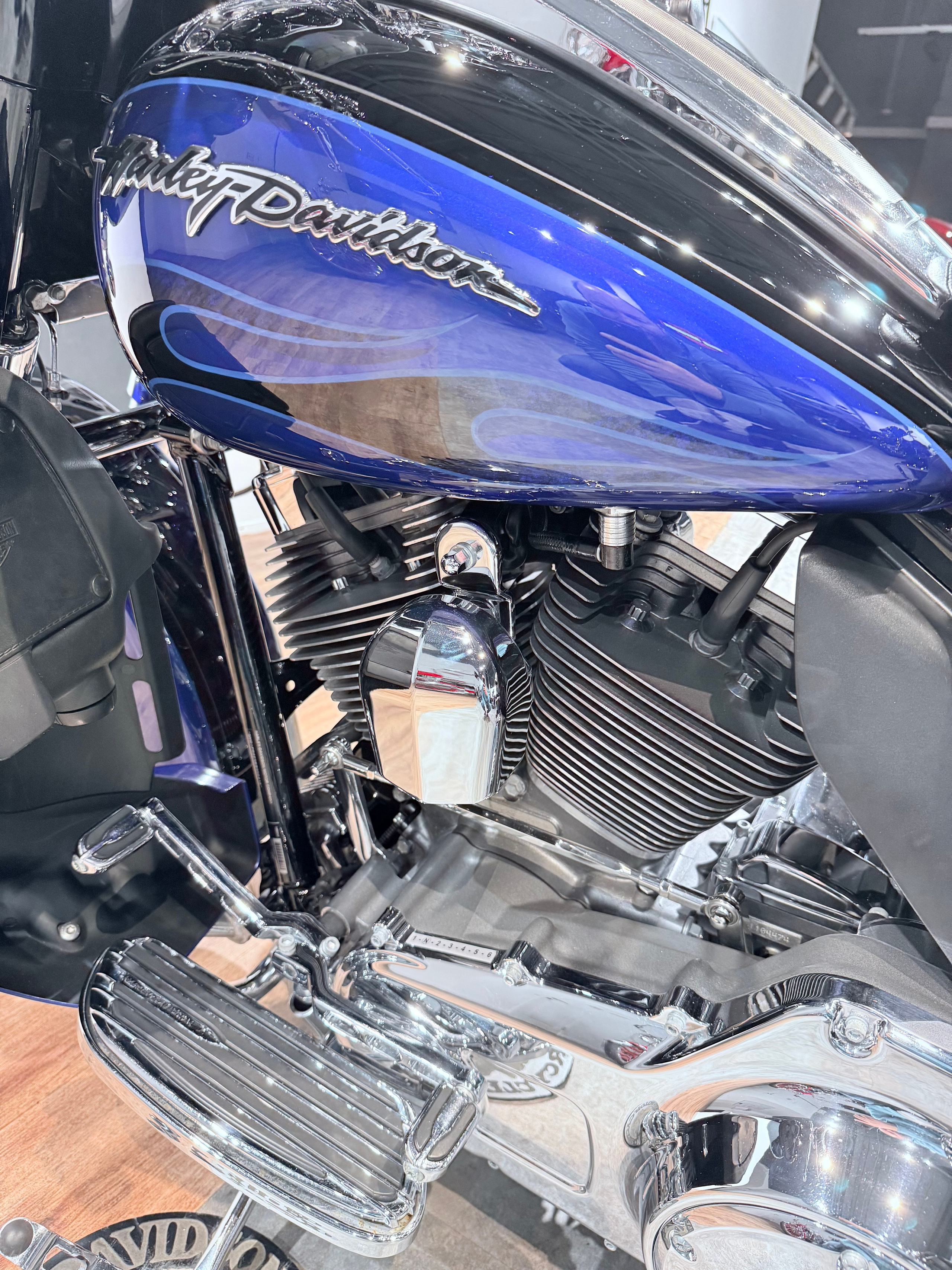 CVO Limited (Twilight Blue Candy). Hello Davidson, Москва. Только хорошие мотоциклы…