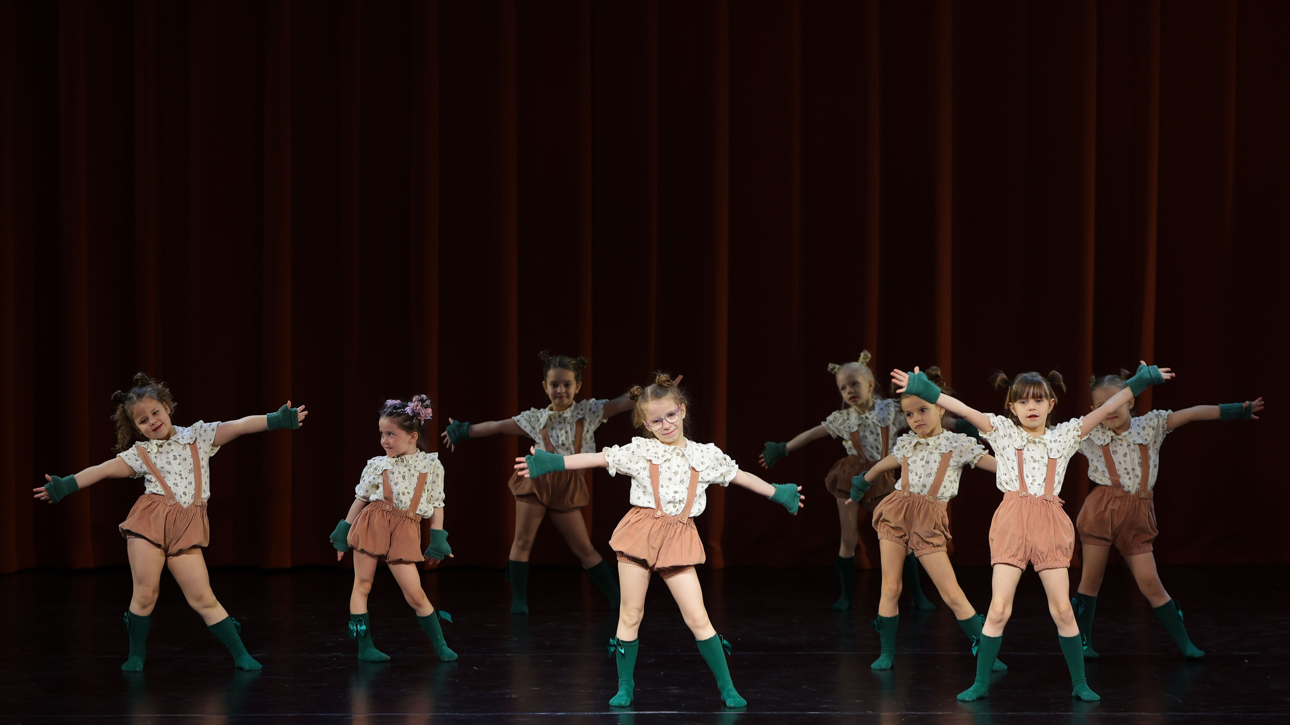 Фестиваль хореографического искусства «КУБОК ЛЕГЕНДЫ — 2025». Выпускные альбомы и школьный фотограф в Подольске, Троицке, Щербинке, Москве и Московской области