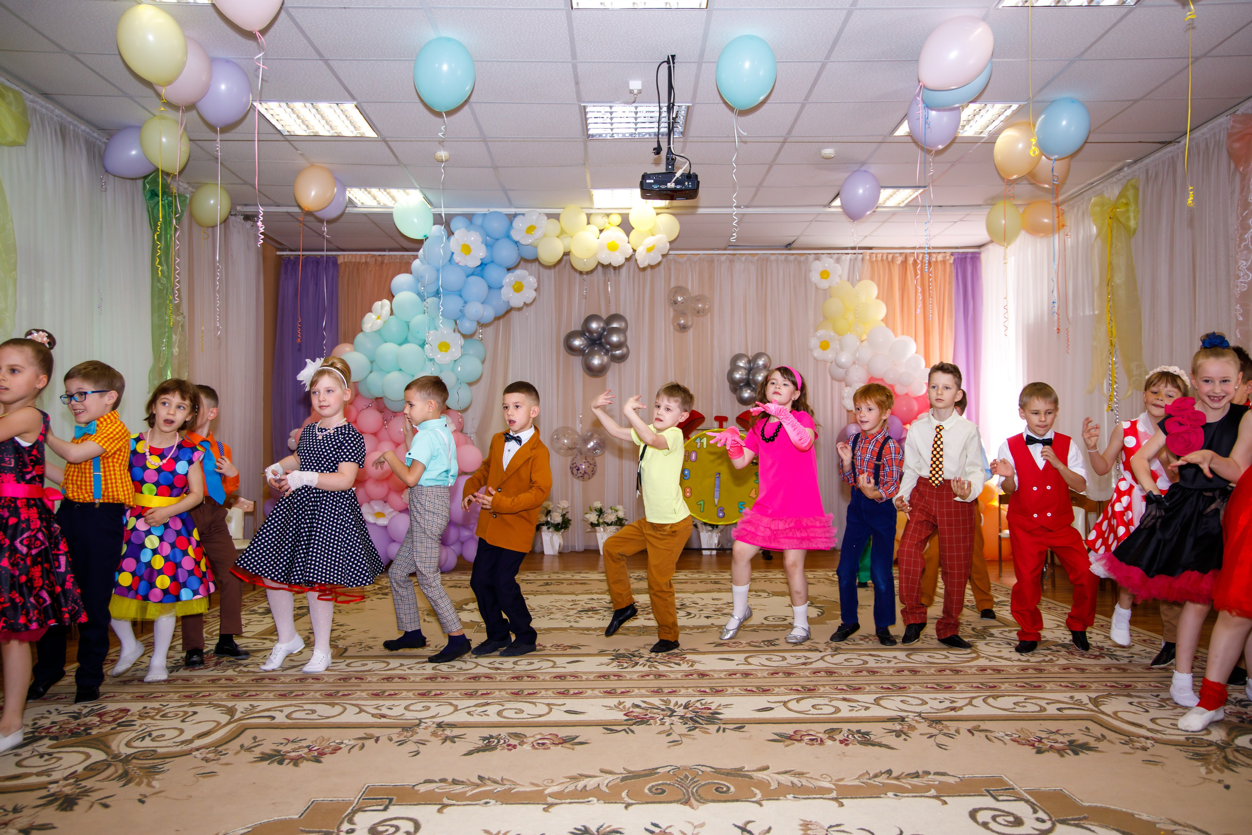 ВЫПУСКНОЙ ДЕТСКИЙ САД группа НАСЛЕДНИКИ. Профессиональная фото и видеосъемка. Москва