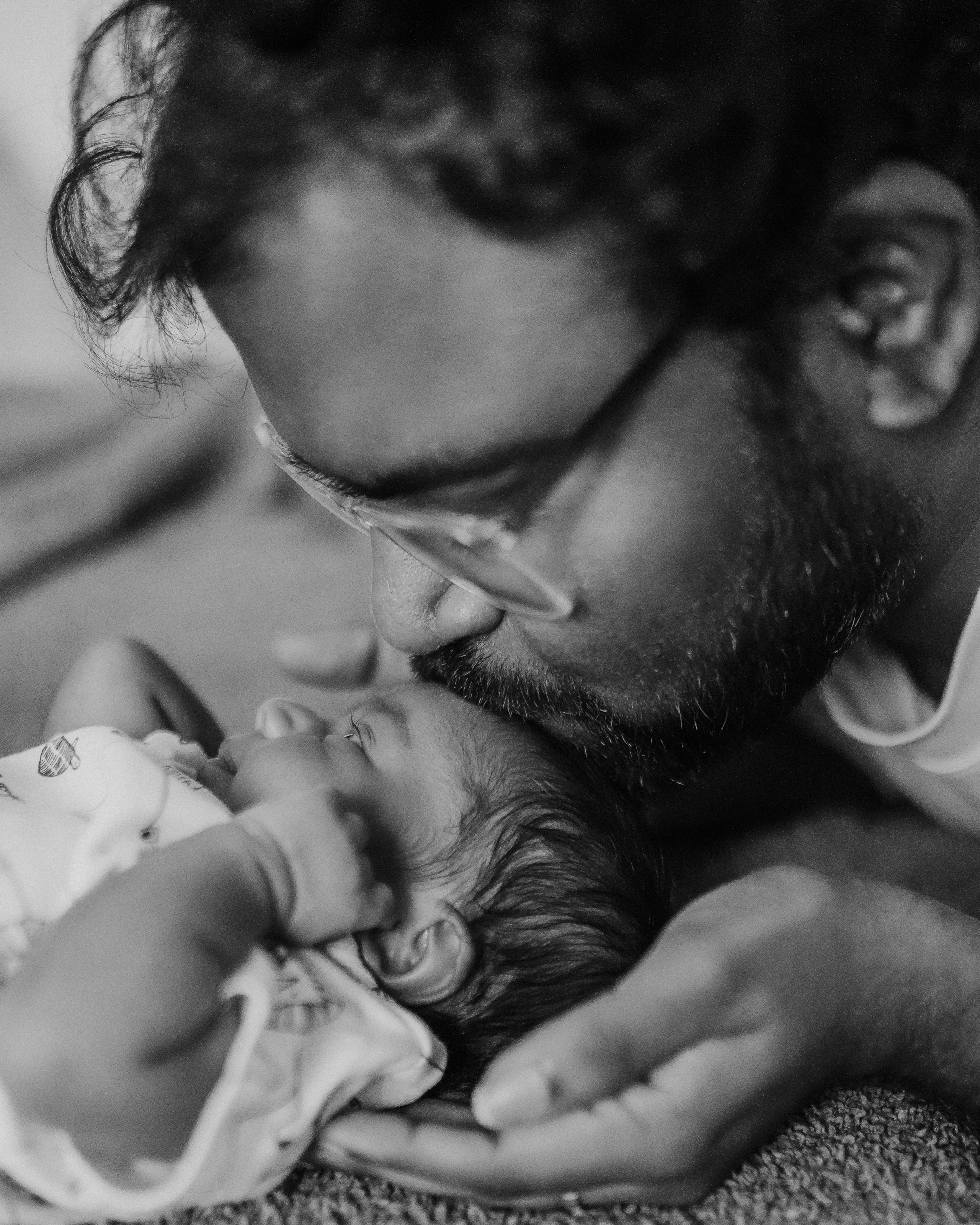 Heartfelt family memories — cozy newborn session