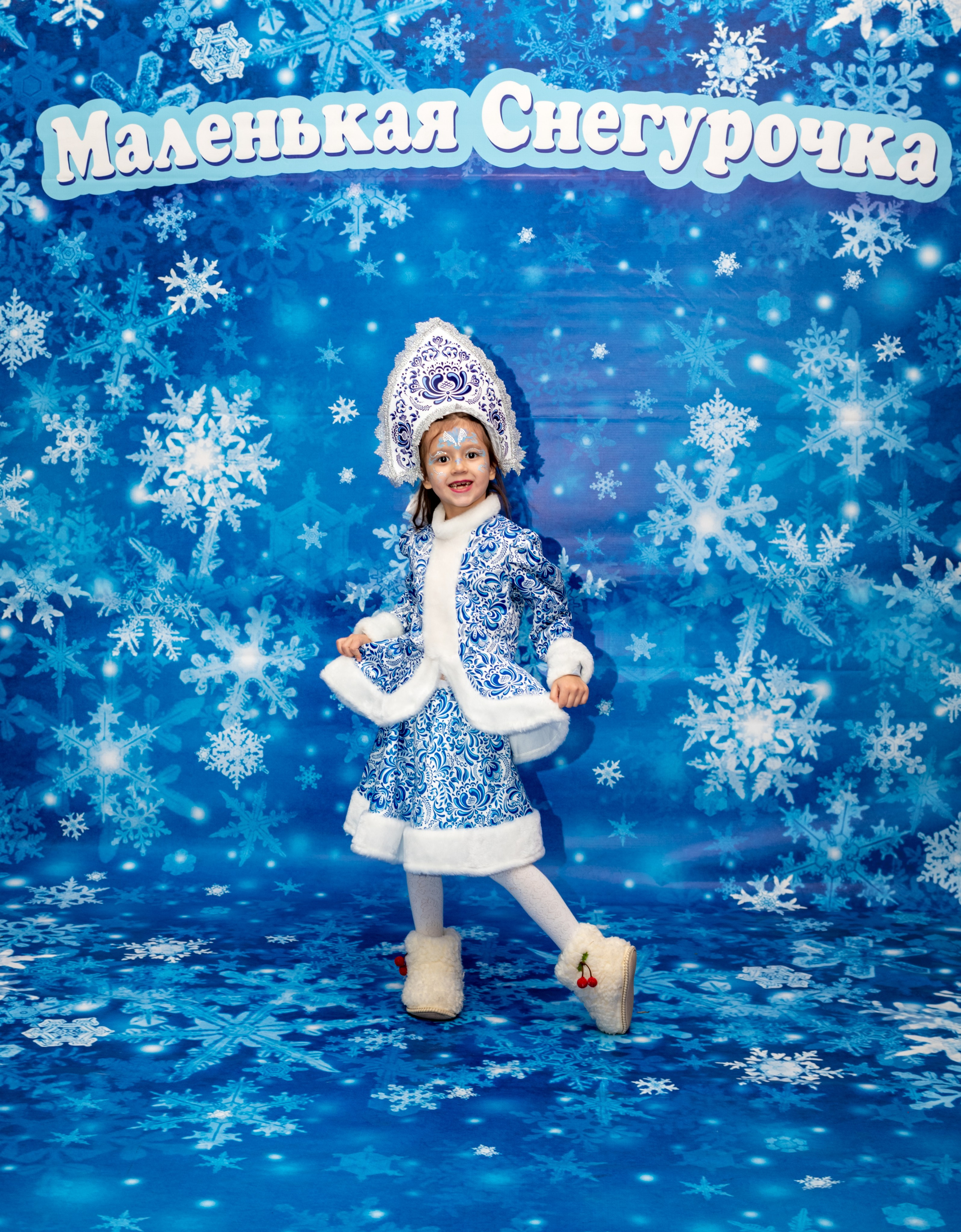 Фотосессия Маленьких Снегурочек. Фотограф в Красноярске. Портреты, семья, прогулки по городу и ваши праздники