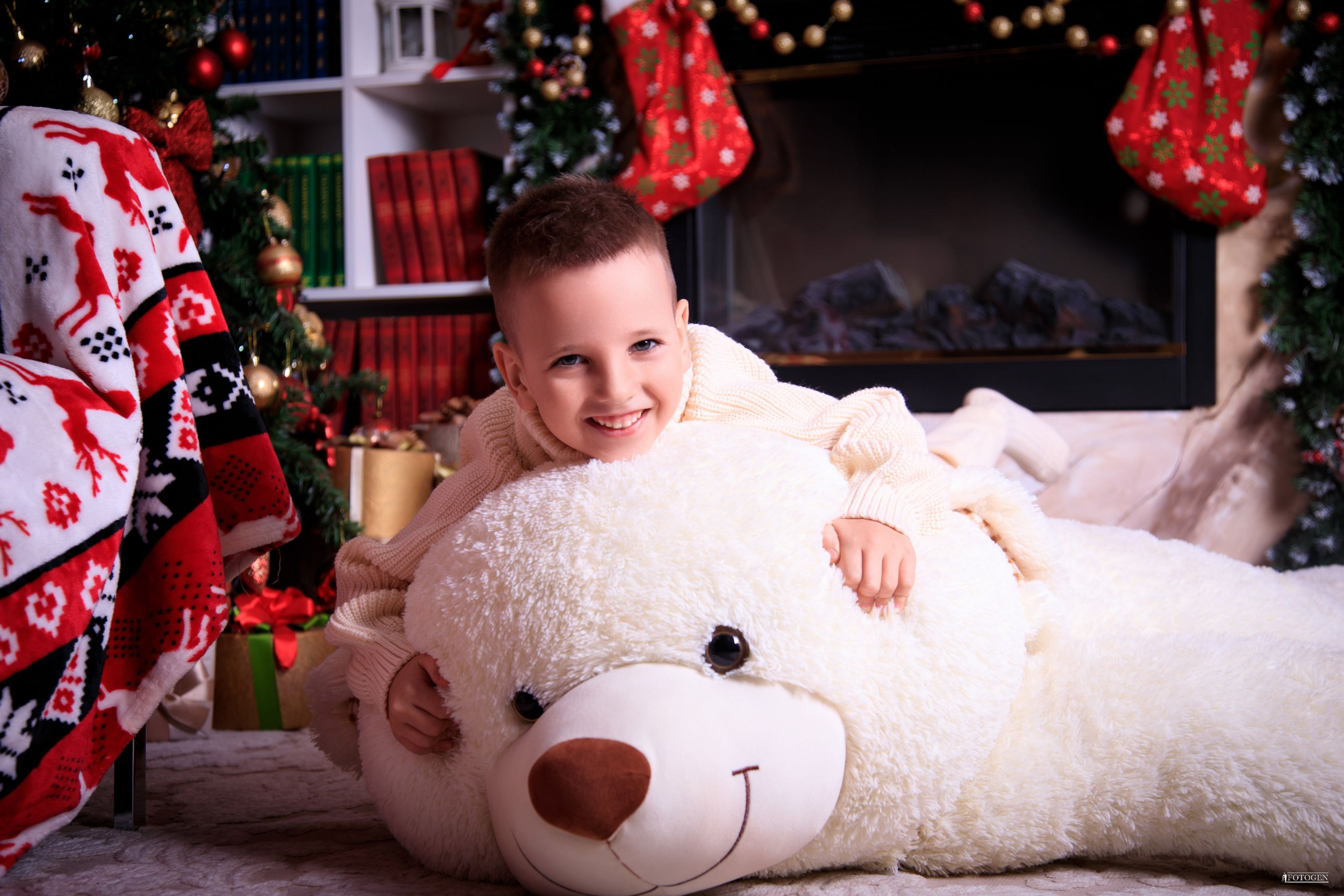 Новогодняя Фотосессия в Студии FOTOGEN ᐈ Премиум-класс в Краснодаре. Интерьерная фотостудия FOTOGEN г. Краснодар