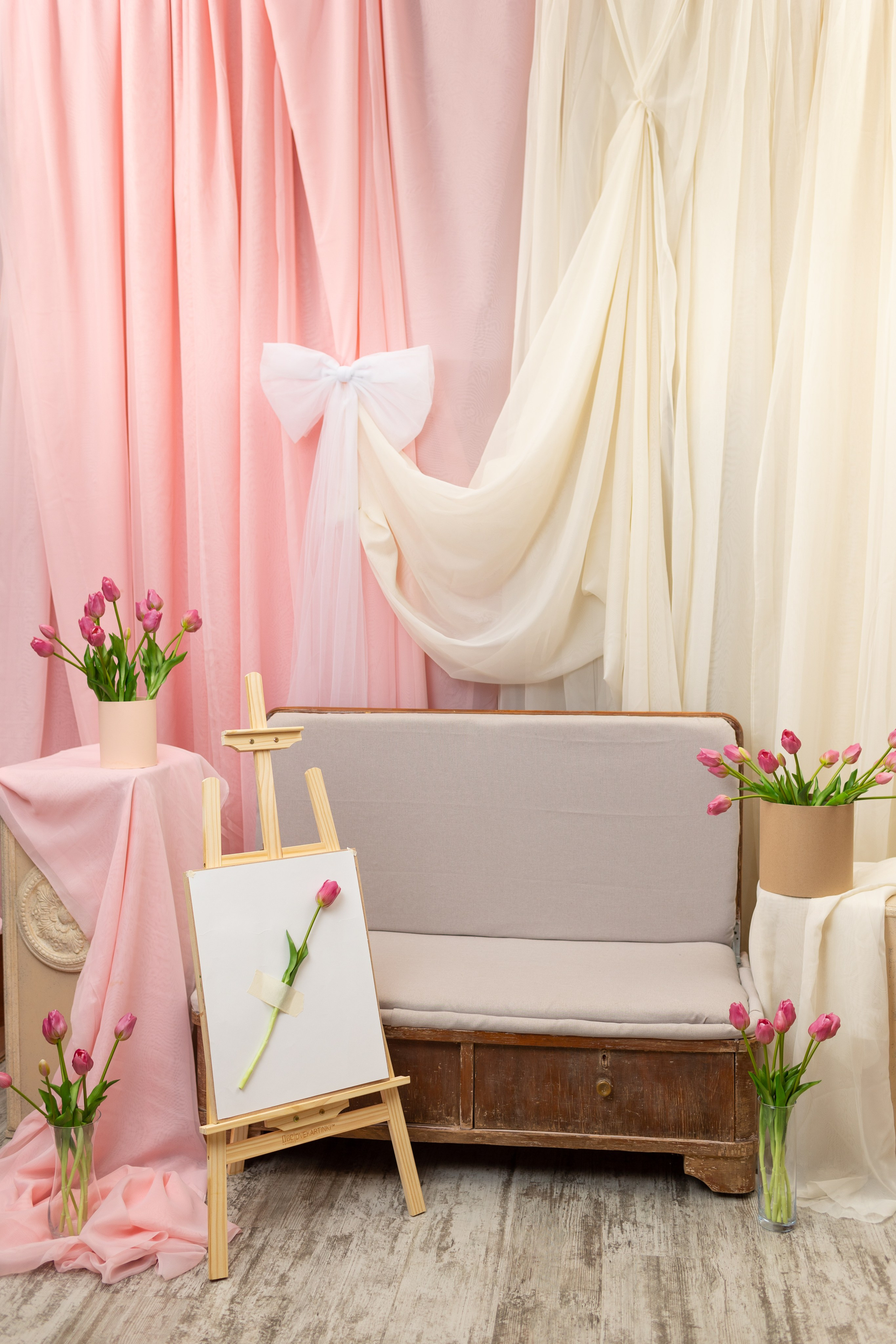 Фотосессии в фотозоне с тюльпанами. Портретный и семейный фотограф в Краснодаре Оксана Сараева