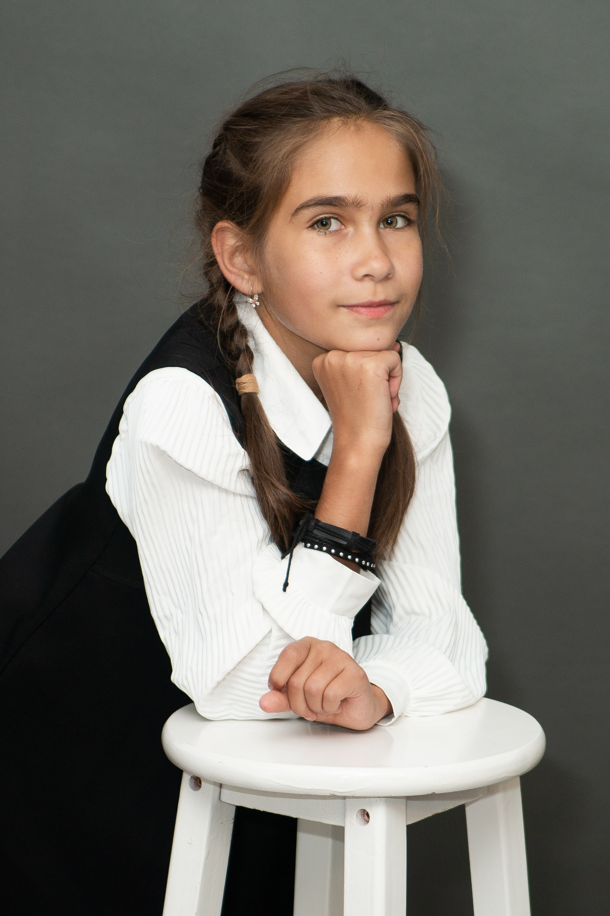 Фотосессия в студии для выпускных альбомов (начальная школа). Выпускные Альбомы и Фотосессии п. Кавалерово