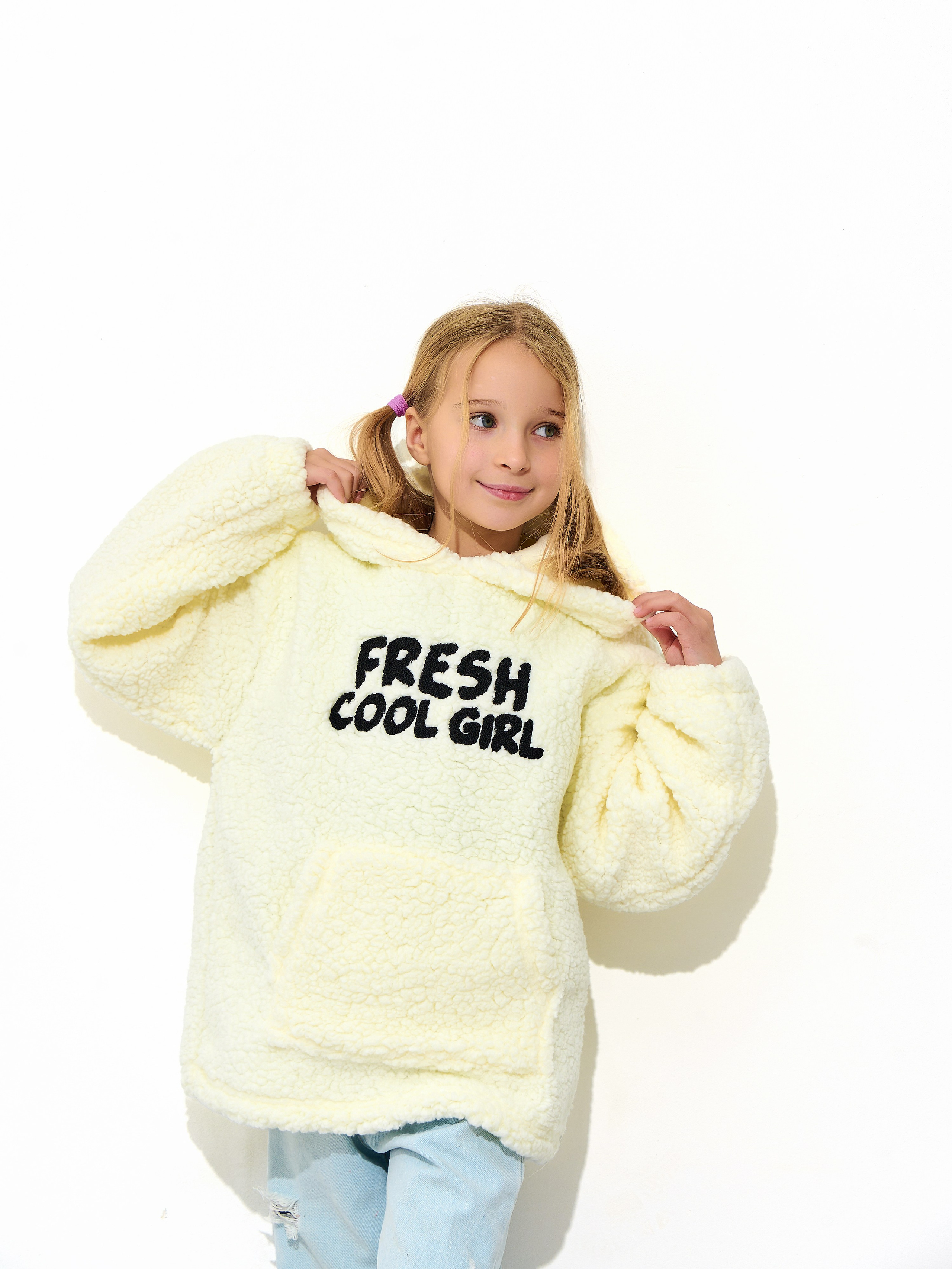 Съемка детских толстовок для маркетплейса. Контент фотограф для бизнеса и маркет-плейсов