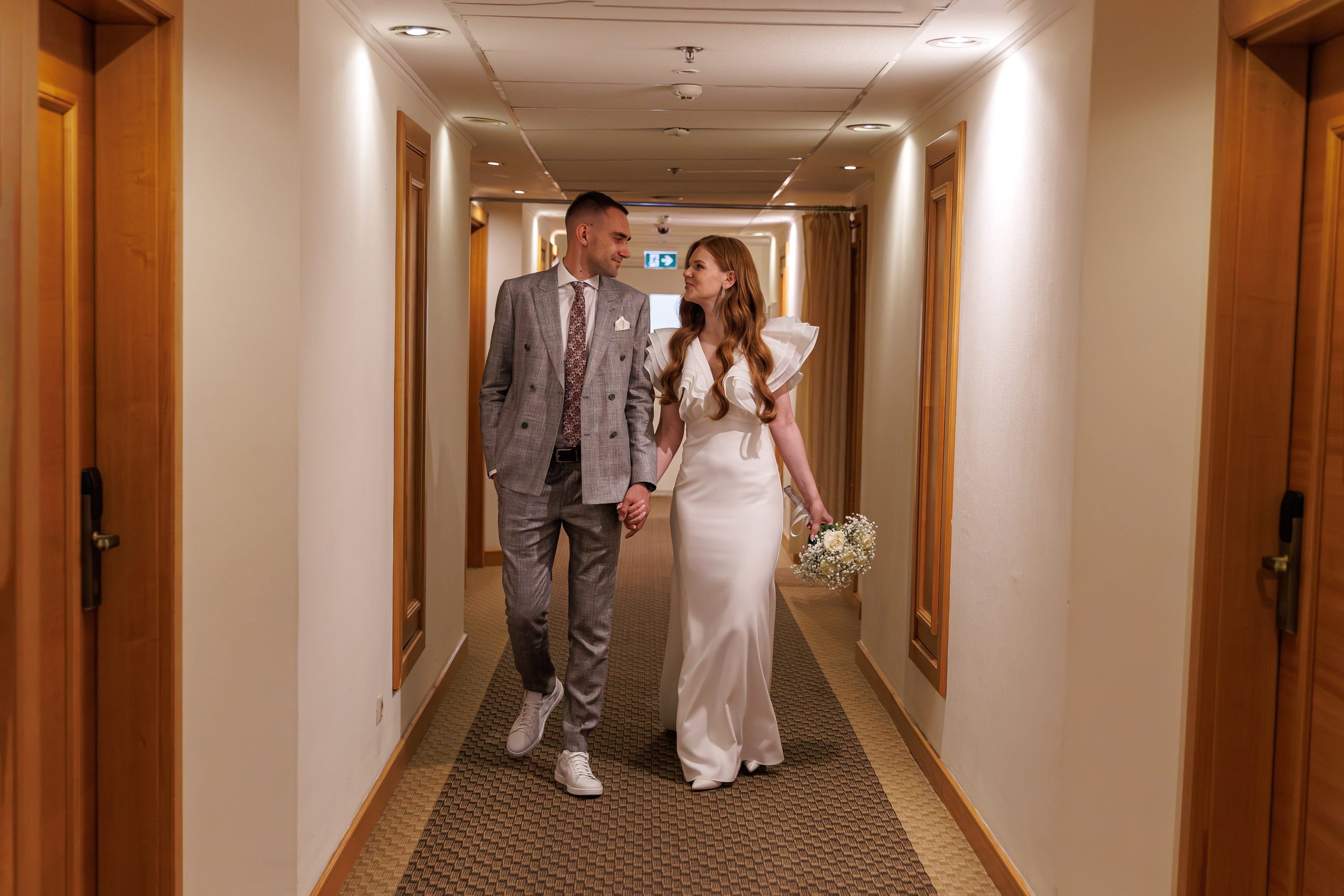 Свадебная фотосессия и сборы в отеле Милан (м. Домодедовская). Свадебный фотограф Москва и МО Сергей Киржаев