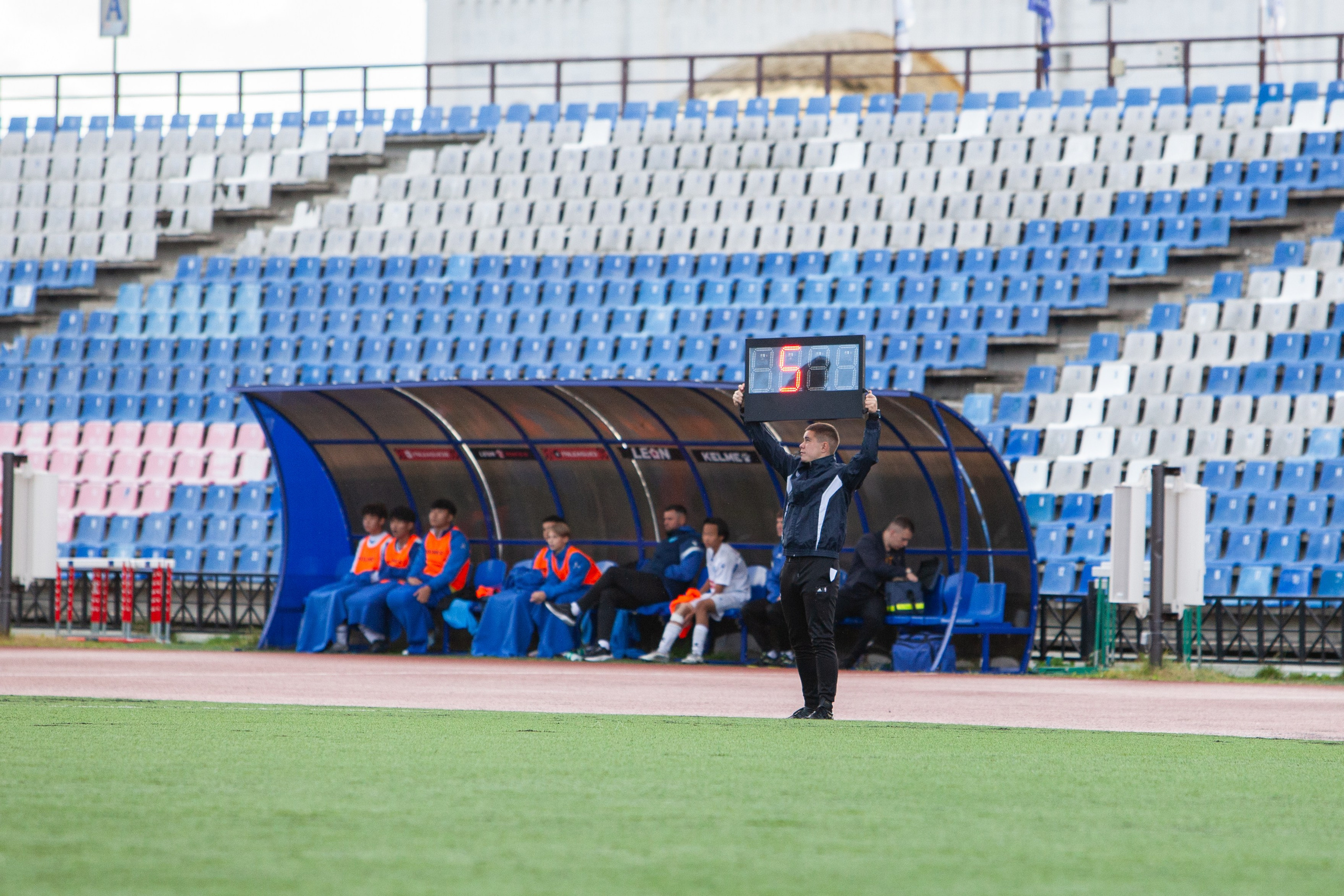 Матч юношеской футбольной лиги между командами СШ «Сахалин» и «СШОР № 1» (Комсомольск-на-Амуре). Кутузов Евгений Фотограф в Южно-Сахалинске