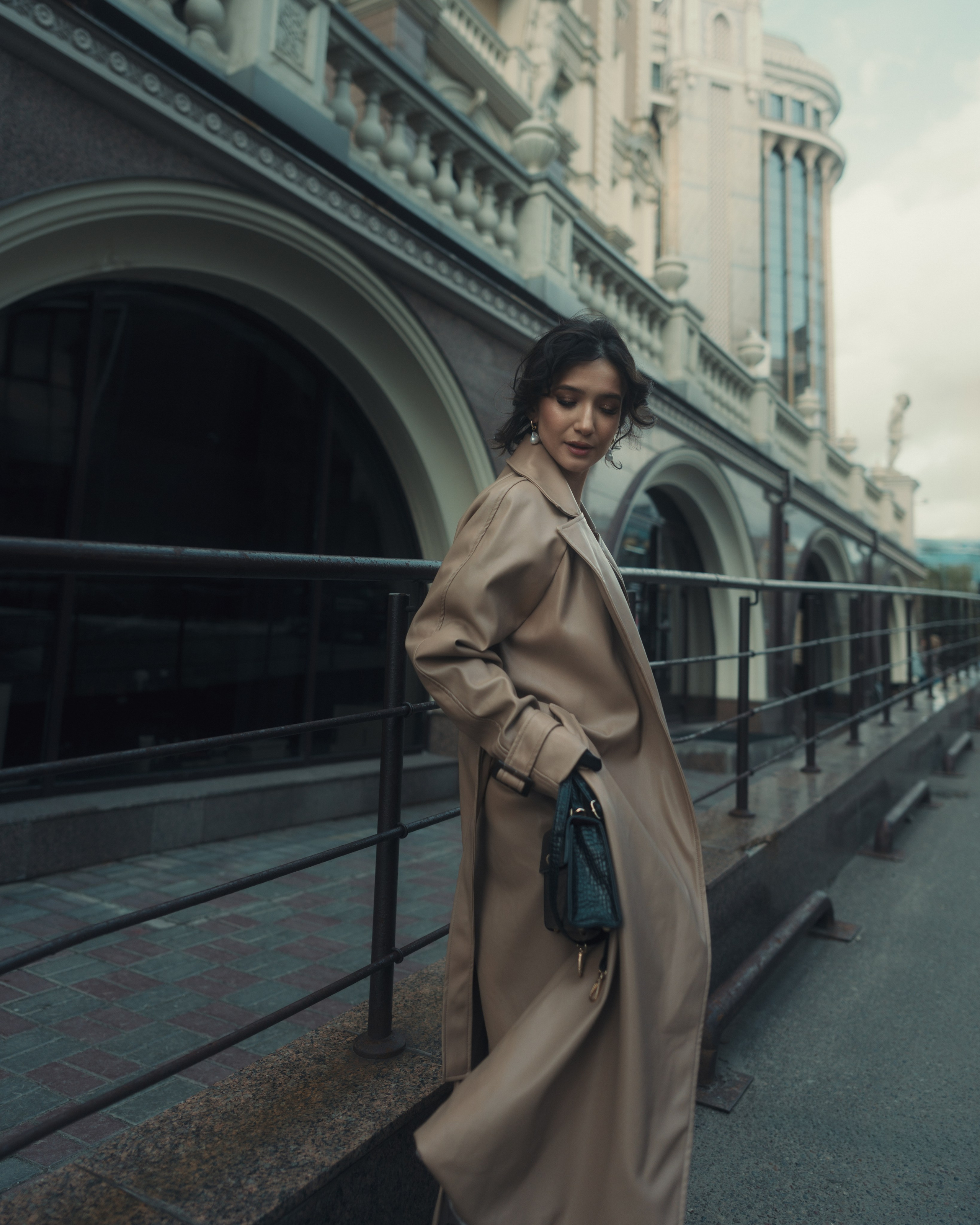 Street photo shoot with Alia in Kazan in Italian style