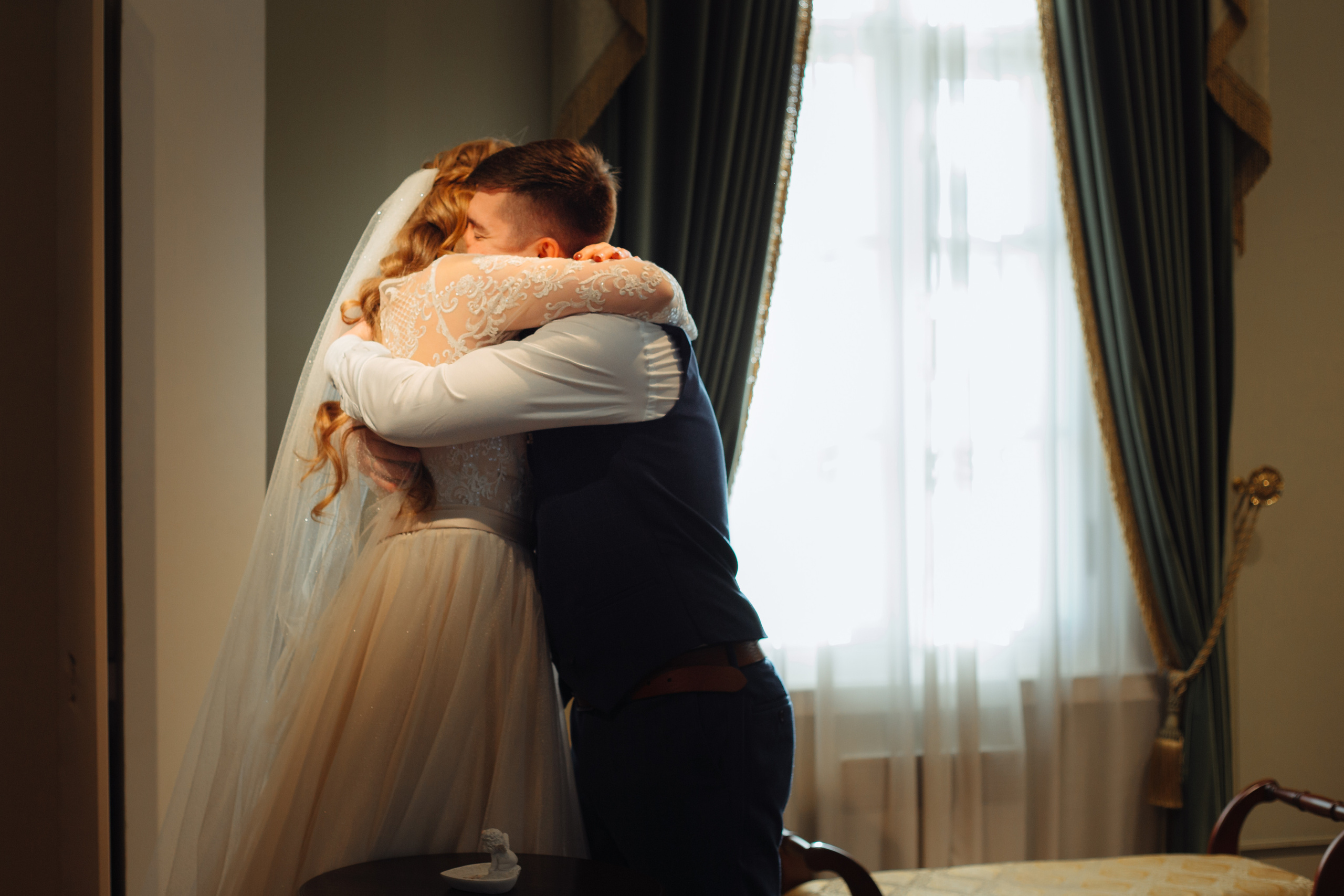 rina_sphoto, фотограф Катерина Сысуева, Рина Сысуева, женский фотограф Москва, профессиональный фотограф москва, бизнес портрет,свадебное фото, семейный фотосессия, жених и невеста обнимаются