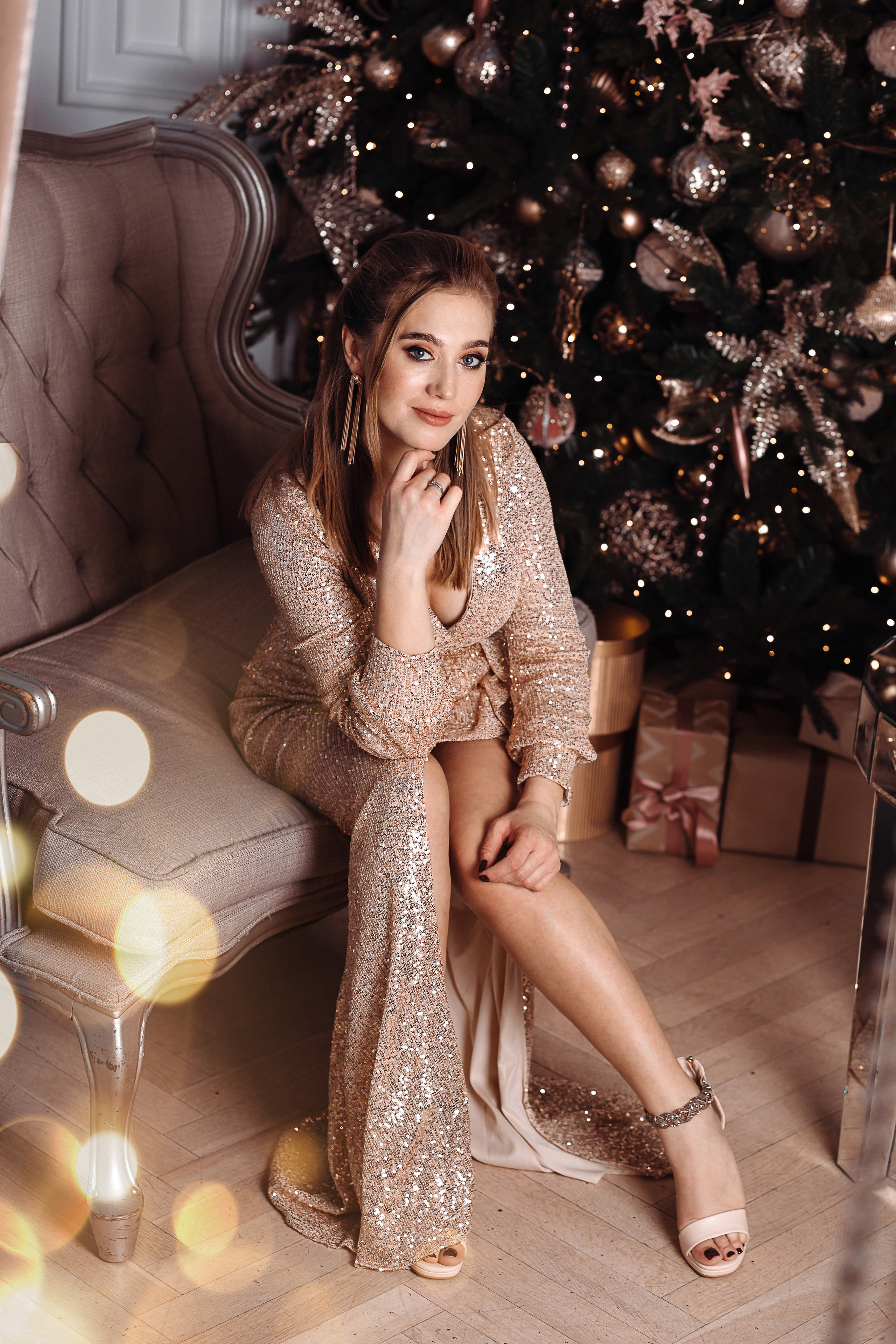 rina_sphoto, фотограф Катерина Сысуева,Екатерина Сысуева, Рина Сысуева, женский фотограф Москва, профессиональный фотограф москва, новогодняя фотосессия, девушка сидит у елки, фотопроект, фотодень