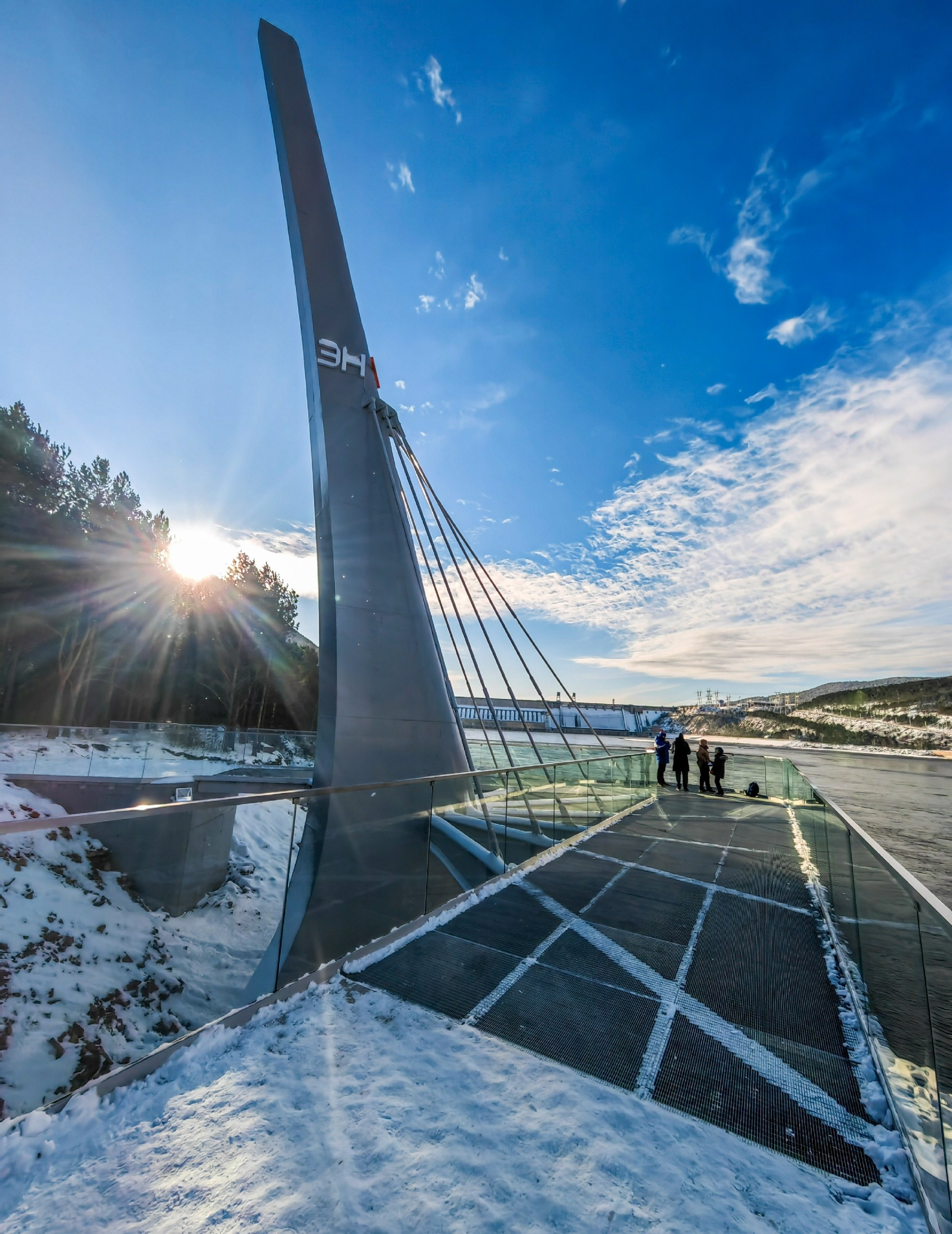 Смотровая площадка Енисей Красноярская гидроэлектростанция что посмотреть куда сходить что посетить достопримечательности Красноярска индивидуальный тур Красноярск экскурсии фото интересные места фототур фотосессия аренда кабриолета аренда микроавтобуса трансфер цена заказать экскурсию программа маршрут смотровые площадки видовые красивые места Национальный парк заповедник Столбы Дивногорск Красноярская ГЭС путешествие туристический маршрут место силы Часовня Параскевы Пятницы Коммунальный мост остров Татышев Бобровый лог Николаевская сопка набережная Енисея село Овсянка музей Астафьева Караульная гора Виноградовский мост гид экскурсовод индивидуальная экскурсия фотосъемка виды на Енисей фанпарк Бобровый лог парк флоры и фауны Роев ручей Торгашинский хребет скала Такмак вантовый мост куда сходить цены расписание заказать онлайн экскурсионное обслуживание трансфер на комфортабельном микроавтобусе