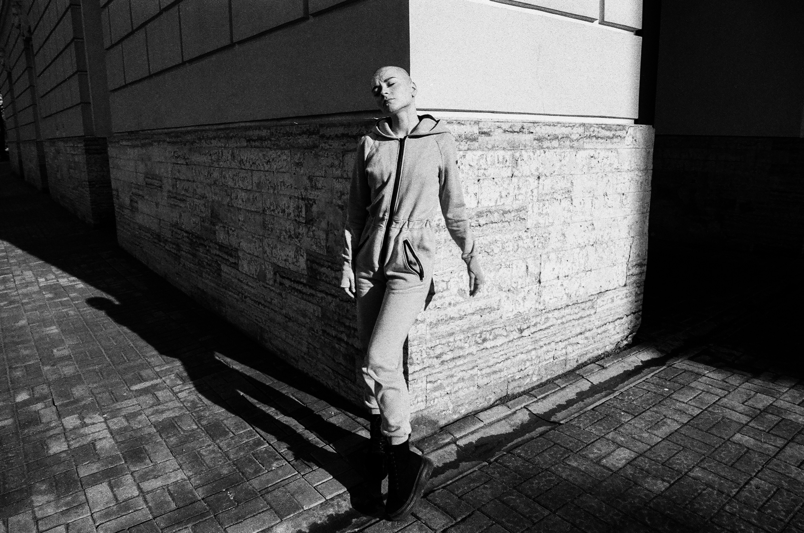 Прогулка с Калерией и ч\б плёнкой. Фотограф Юля Постнова