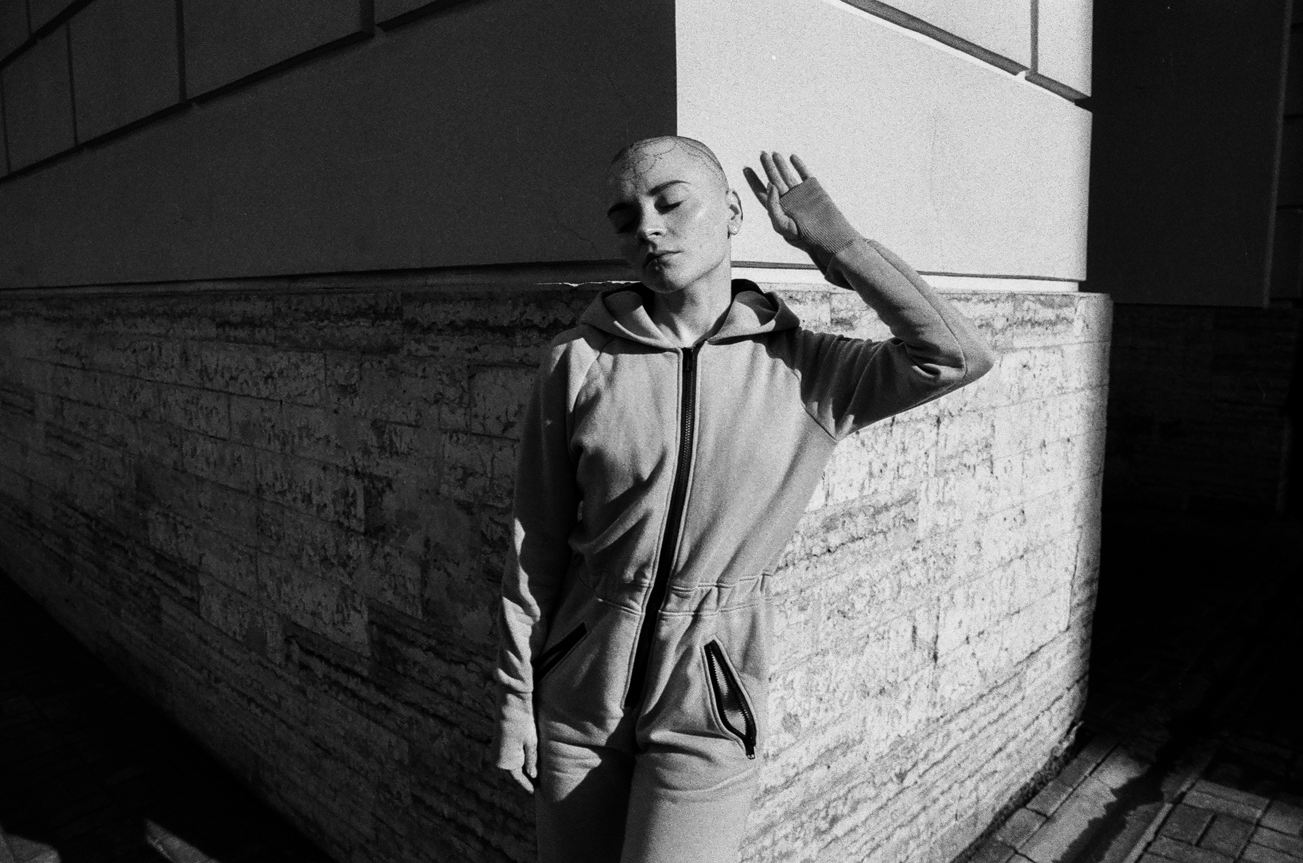 Прогулка с Калерией и ч\б плёнкой. Фотограф Юля Постнова