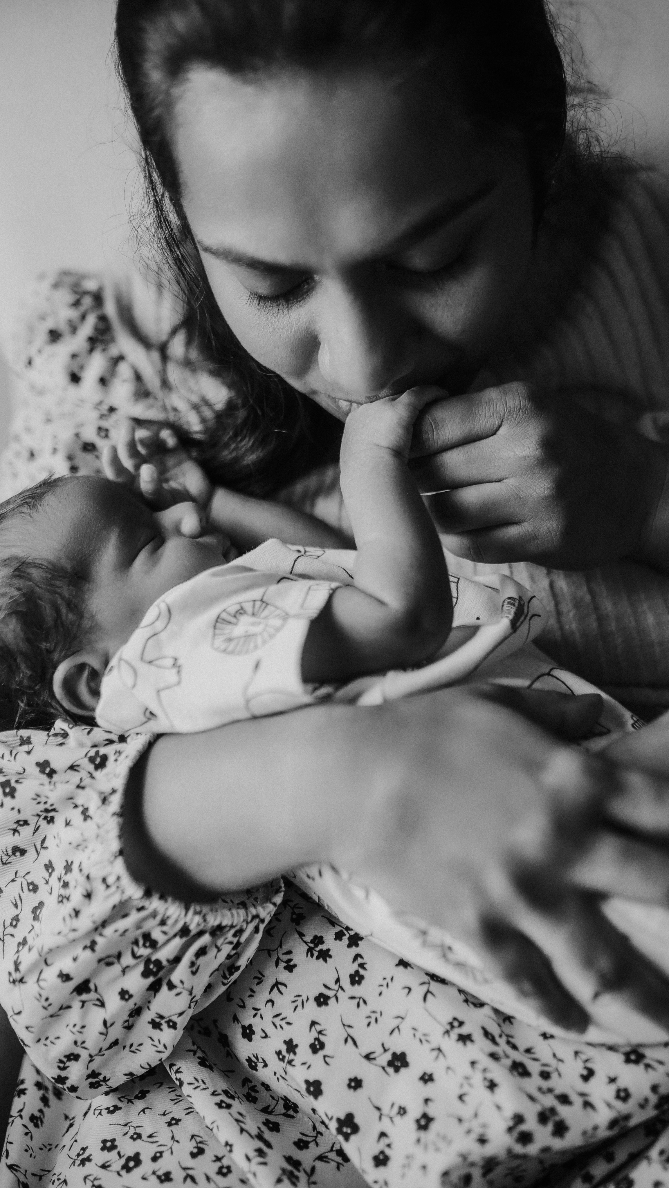 Heartfelt family memories — cozy newborn session