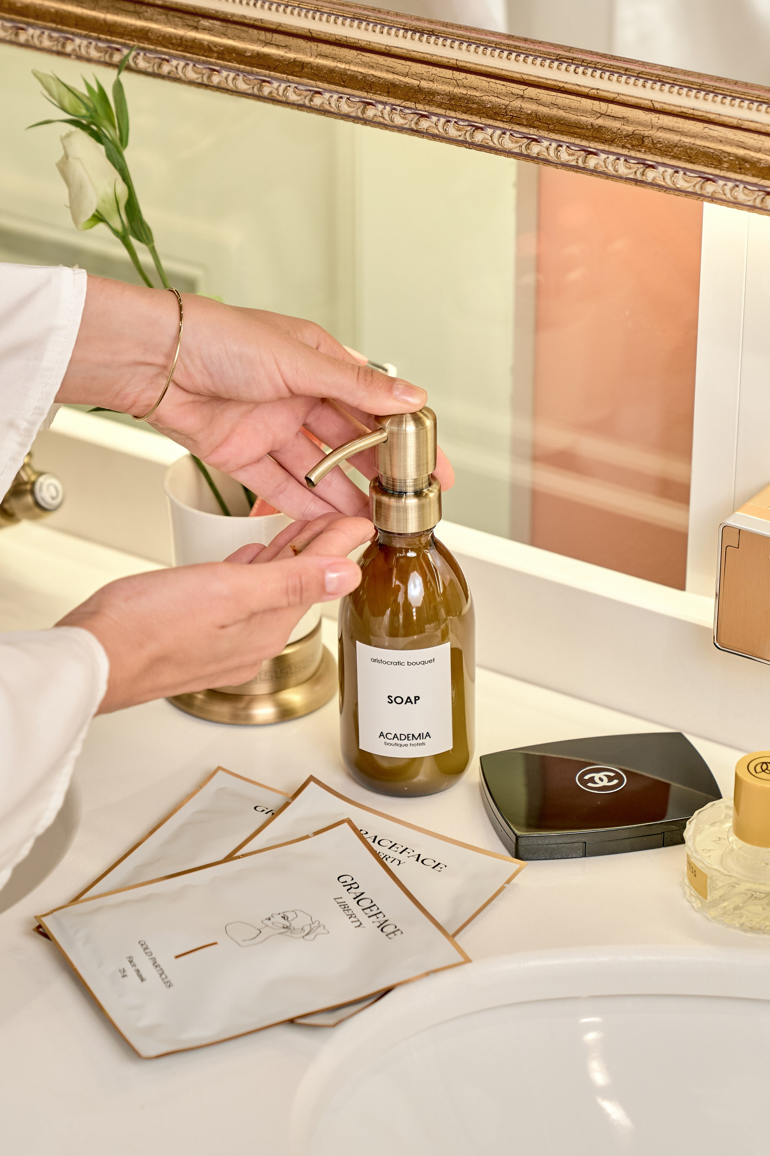 Бутик-отель ACADEMIA — ОСОБНЯК SHUVALOFF