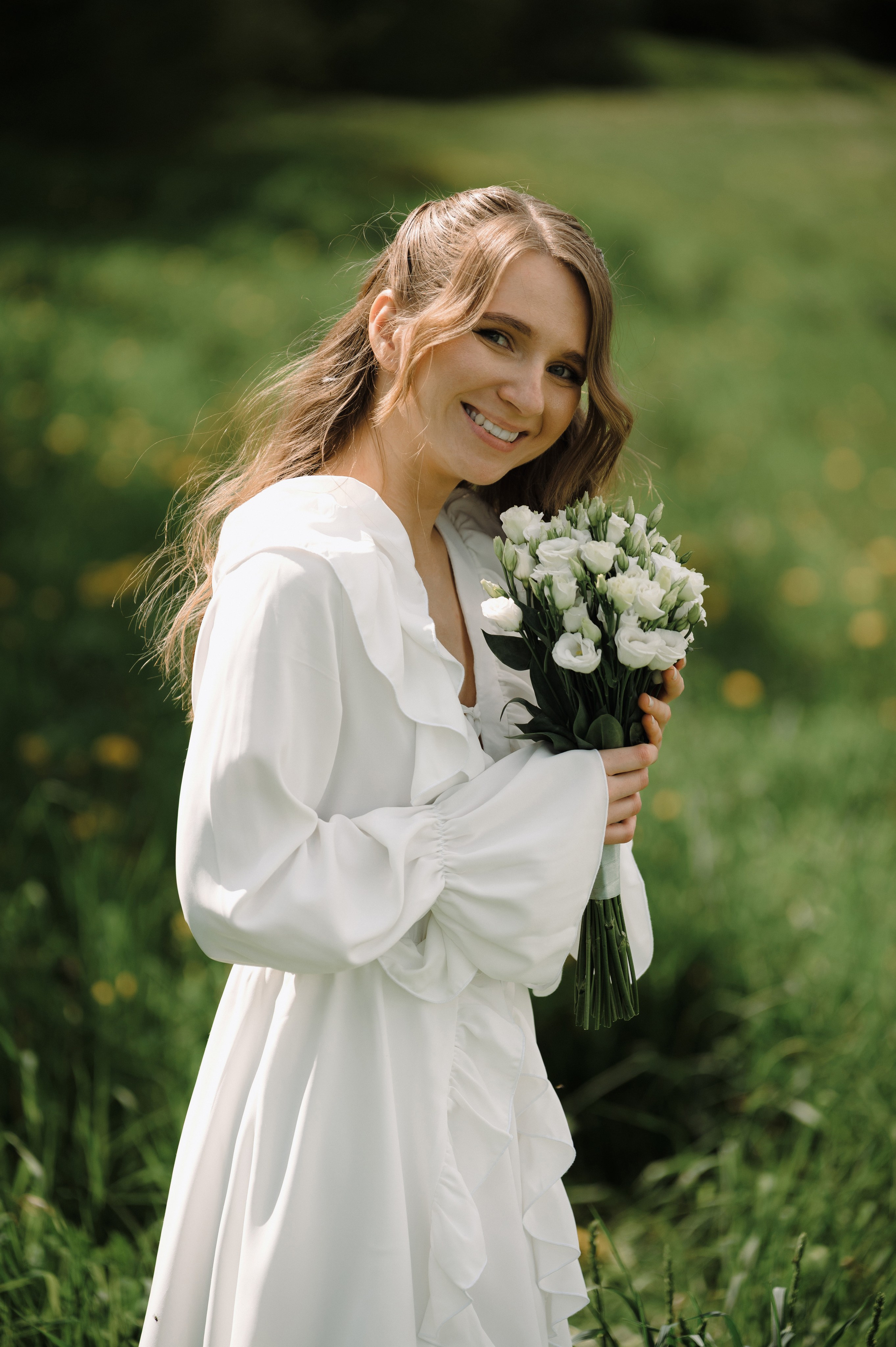 Портрет невесты в свадебной студии — утро невесты, съемка в стиле люксовой классики.