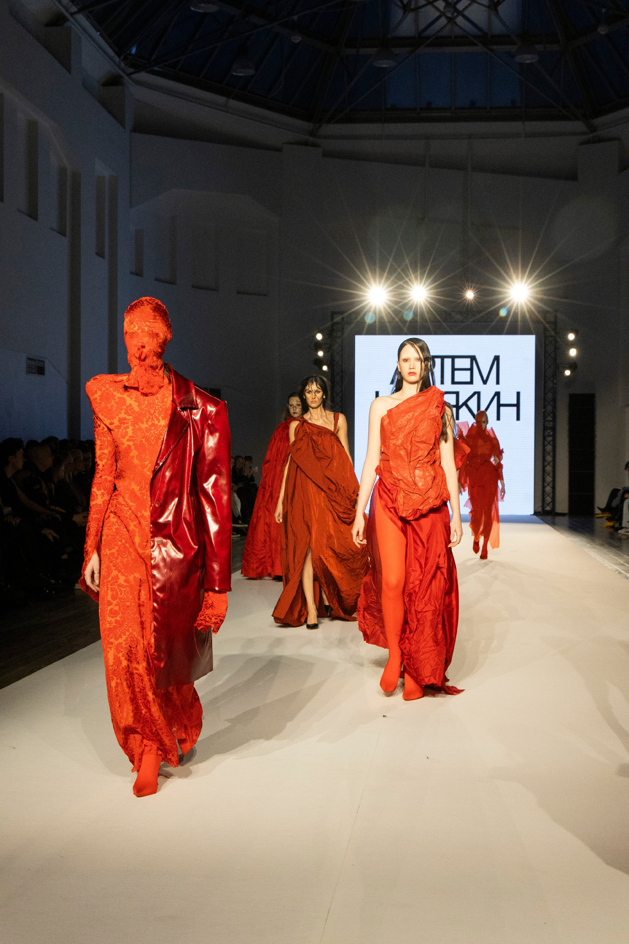 ДЛТ Собака.ru показ победителей конкурса «Новые имена в моде 2025». FOTOFAQ SKOOL г. Санкт-Петербург: очные, дистанционные и онлайн курсы фотографии