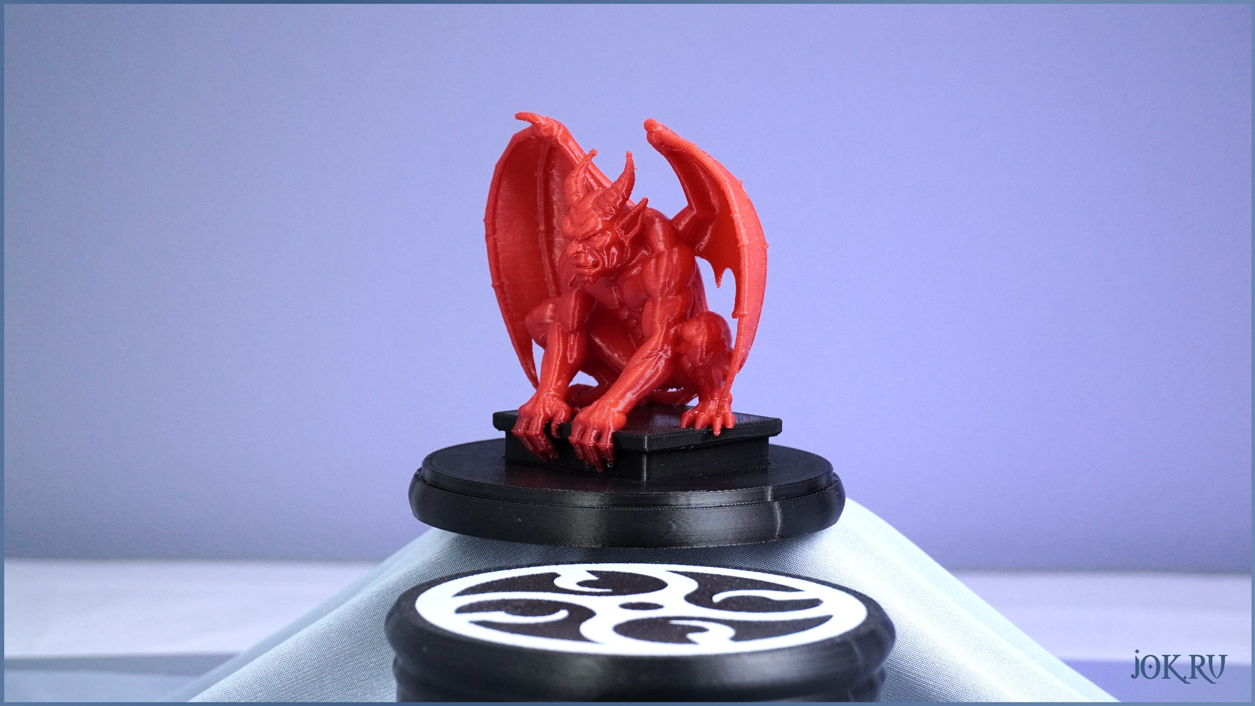 Миниатюрная горгулья красная, сувенир в стиле Средневековья