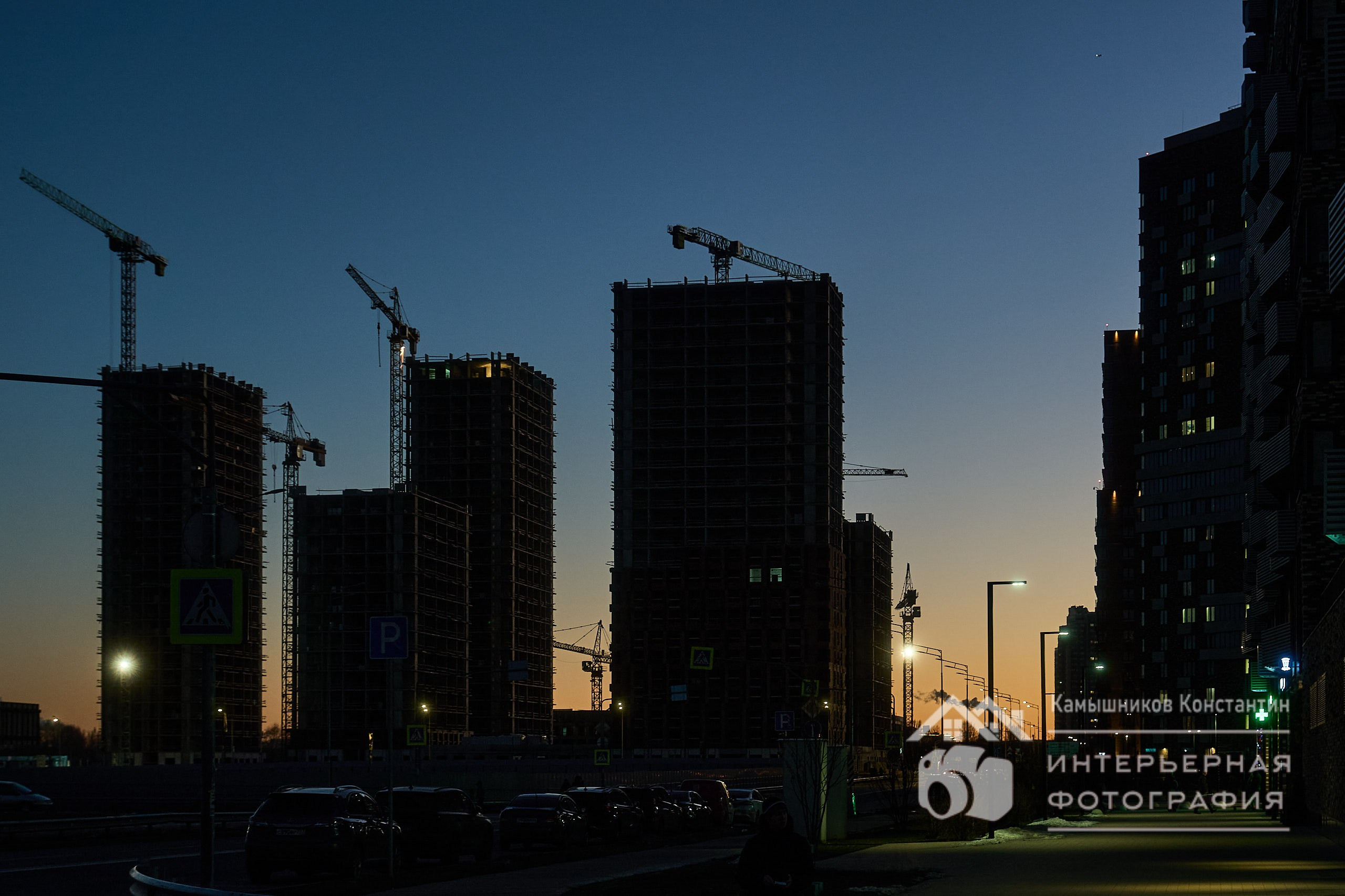 Архитектурное фото: Сумерки в Москве, ЖК Город на реке, Тушинский аэродром, силуэты, закат, синий час