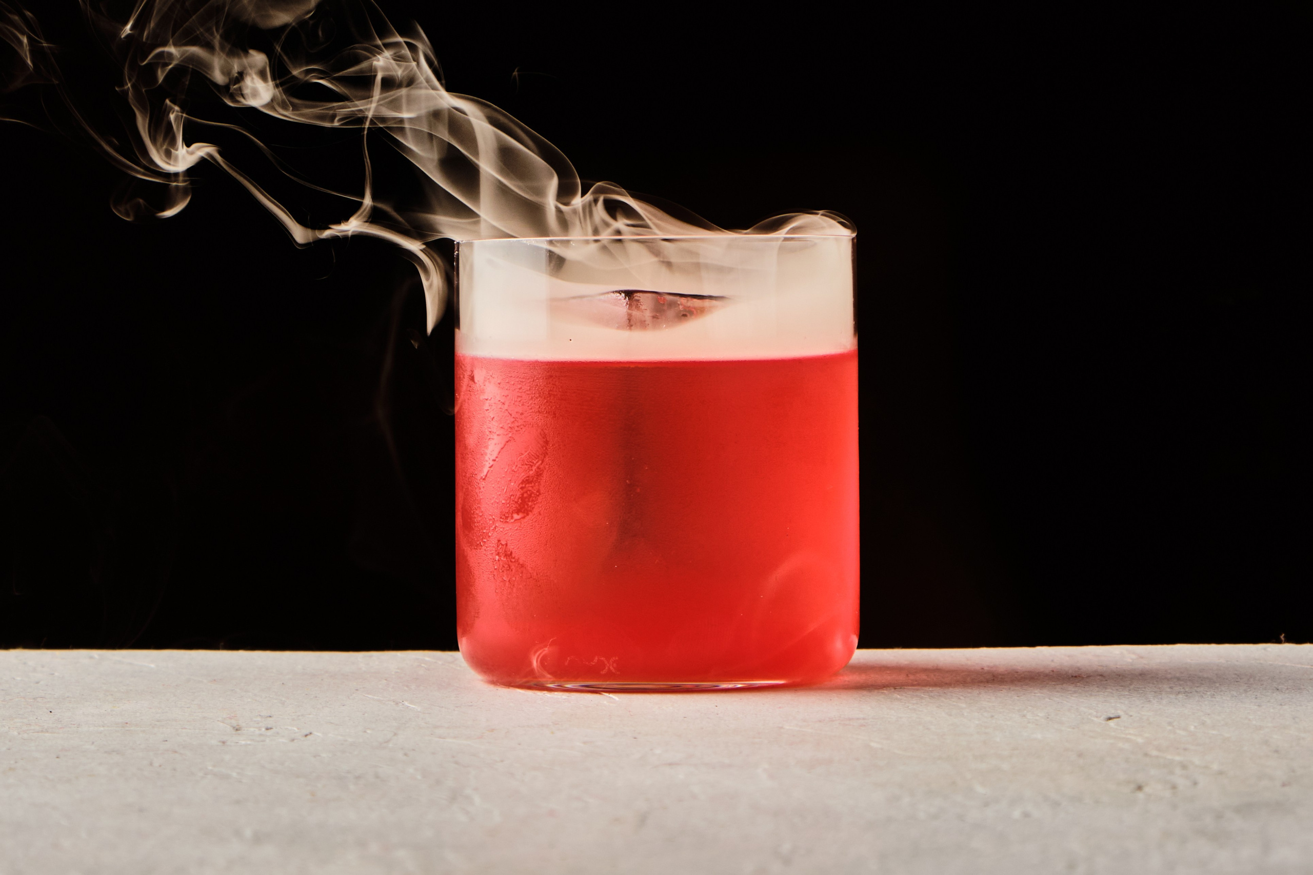 კვამლიანი კოქტეილის ფუდ ფოტოგრაფია რესტორნის მენიუსთვის თბილისში