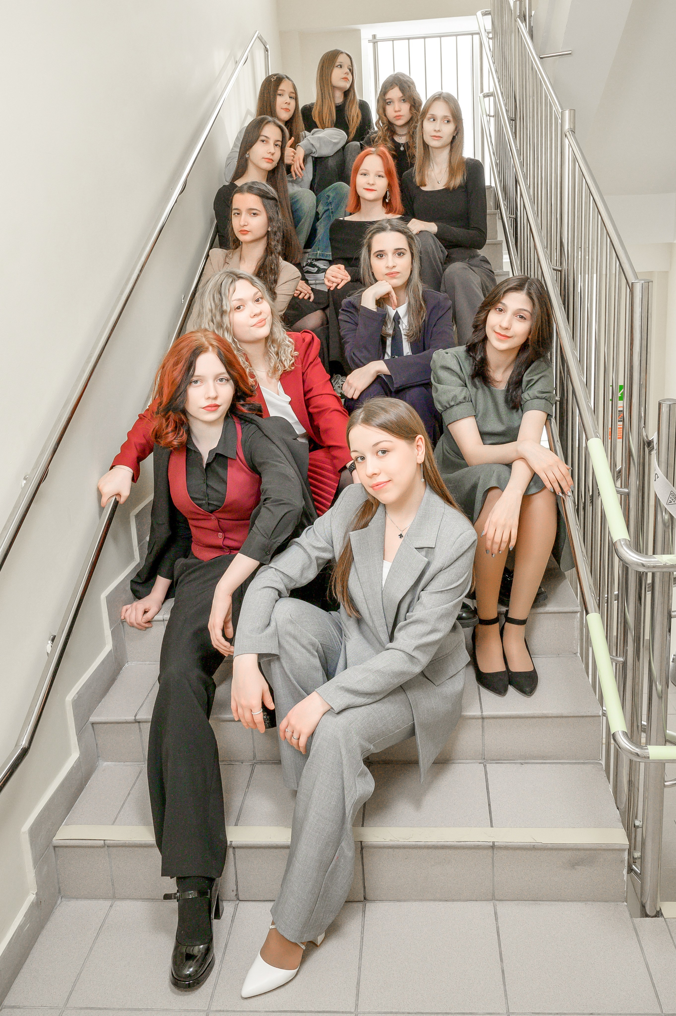 Фотографии старшеклассников для выпускных альбомов Нижневартовск | Портфолио. AR-t студия «Альбом+», г. Нижневартовск