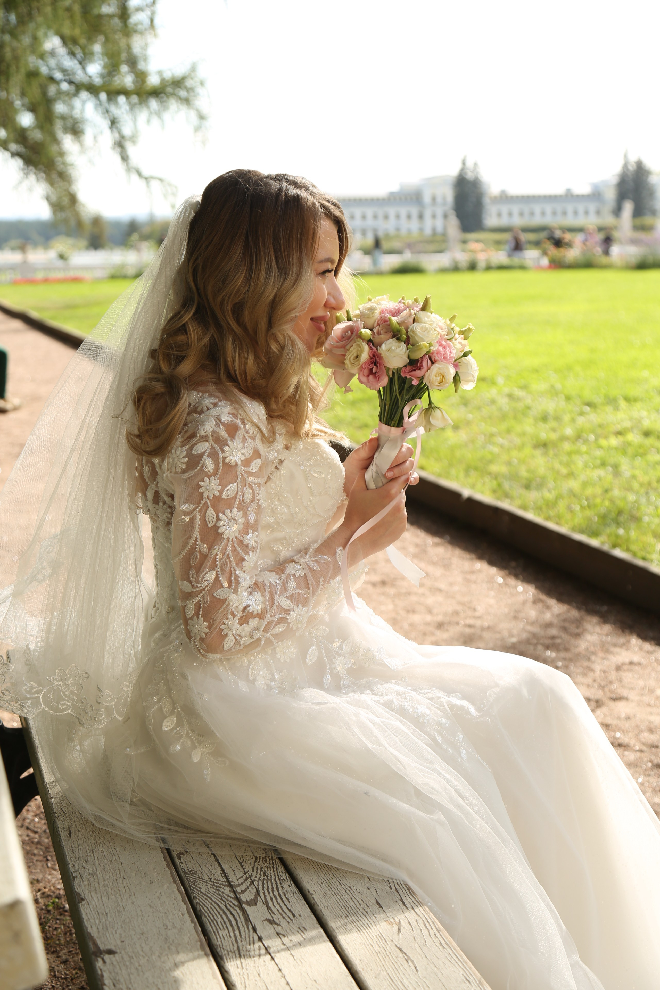 Свадебная фотосессия в усадьбе Архангельское в Москве для Елены и Сергея. Фотосессия в студии в Москве от профессионального фотографа услуги по доступным ценам