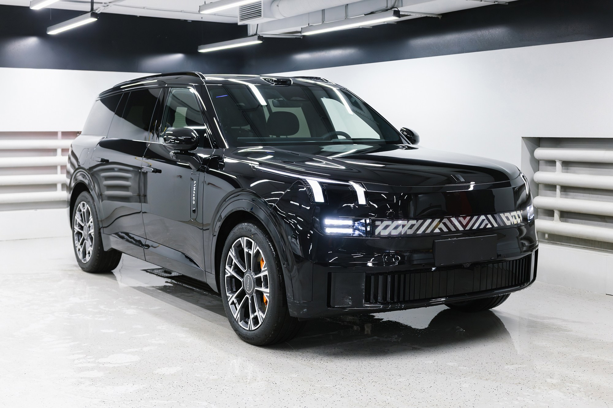 Lynk & Co 900 Ultra 2,0hyb 4WD AT (734 л. с.). Автосалон «Х-Авто»