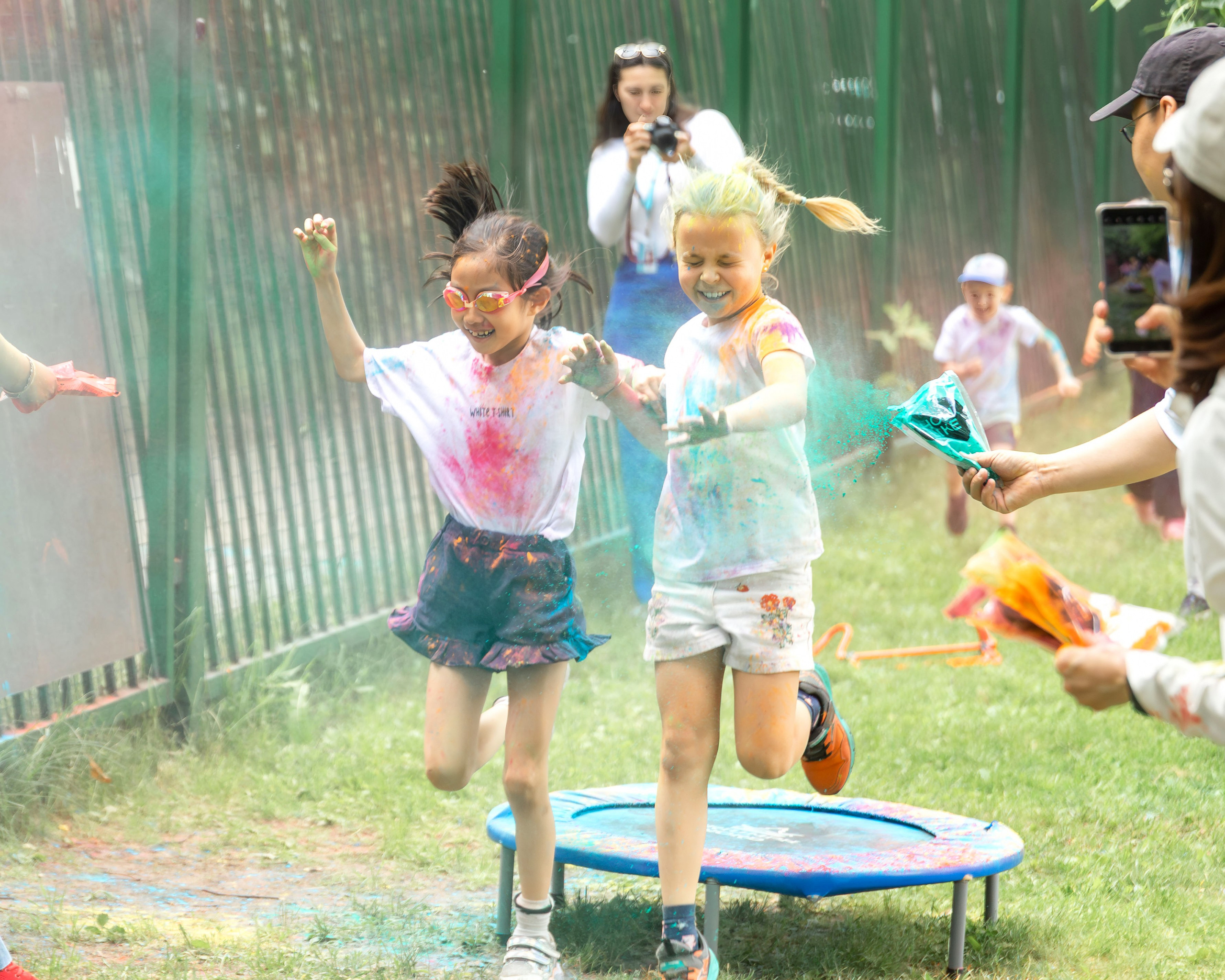The International School of Moscow. Color Day. Выпускные альбомы для школы и детского сада — школьный фотограф Подольск, Троицк, Щербинка, Москва