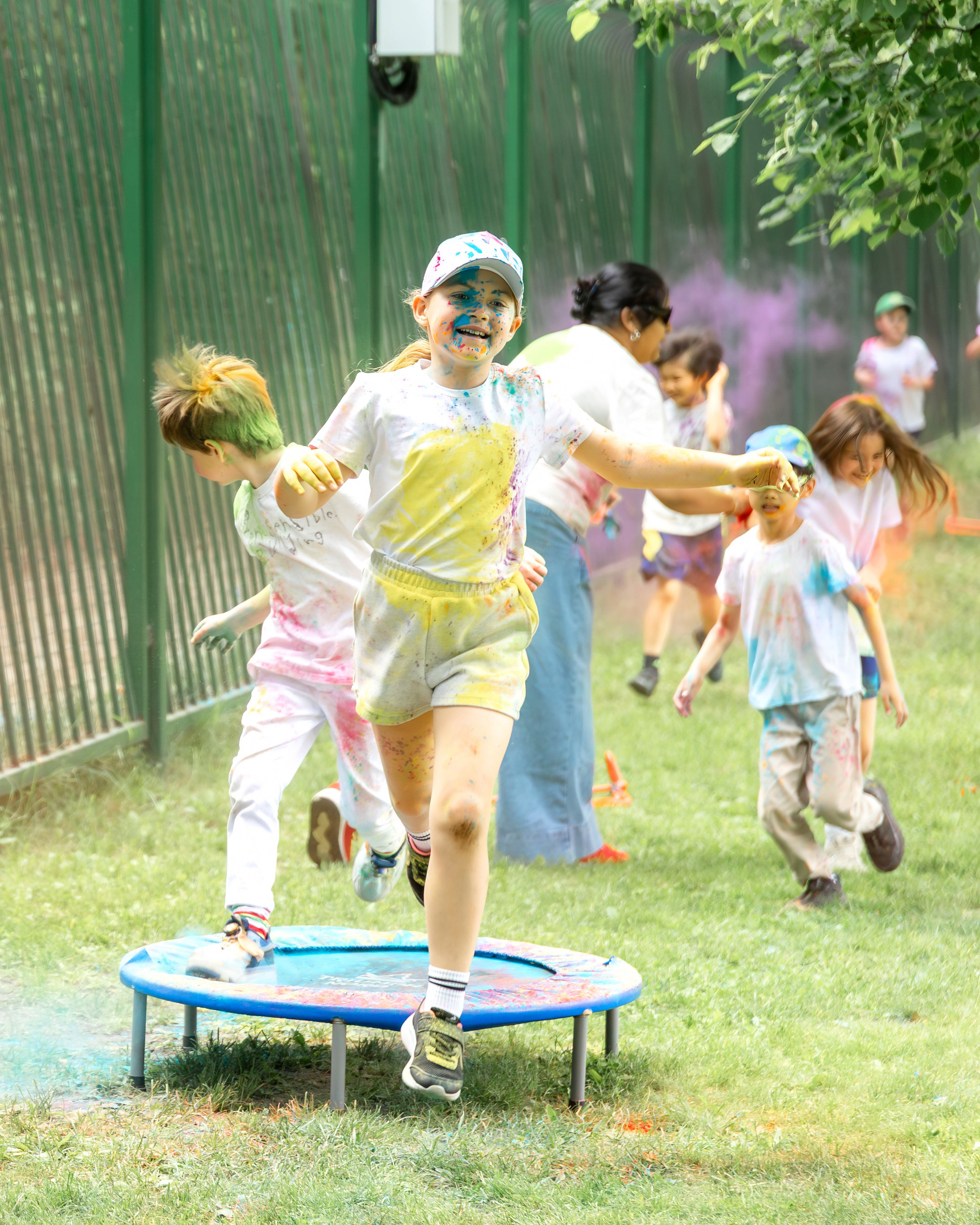 The International School of Moscow. Color Day. Выпускные альбомы для школы и детского сада — школьный фотограф Подольск, Троицк, Щербинка, Москва