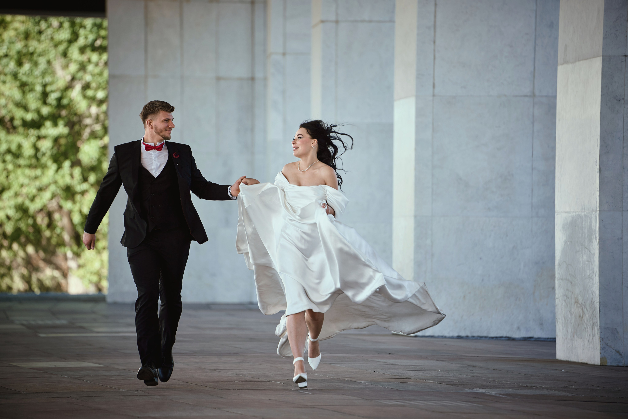 Свадебная фотосессия Дмитрия и Виты на Поклонной горе в парке Победы Москвы