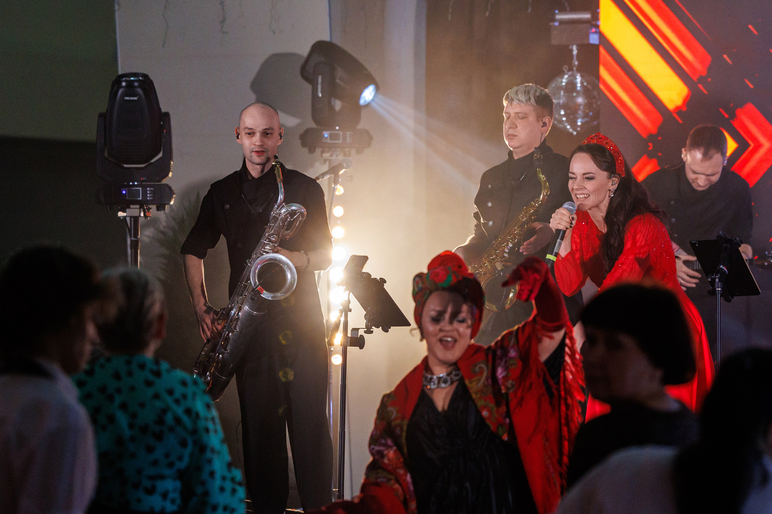 СУРОВЦЕВА project. Эстрадно-народный кавер-бэнд