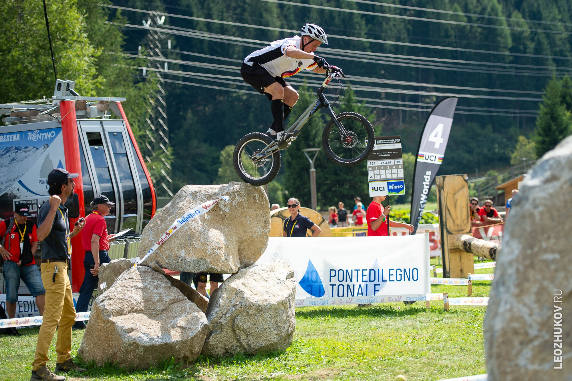 UCI Trials World Championships 2016 — finals. Sports photographer Leonid Zhukov