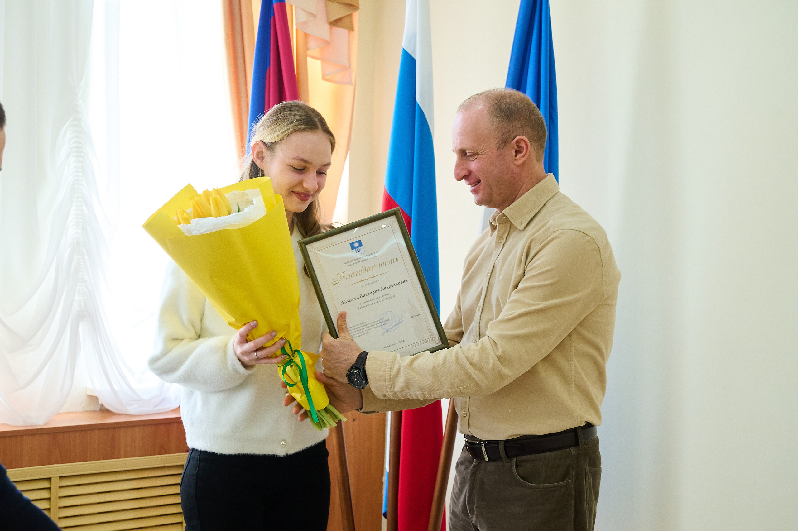 Поздравления девочкам Кабардинки от Главы округа Кялова Г.Е. Жизнь курорта Кабардинка в фотографиях