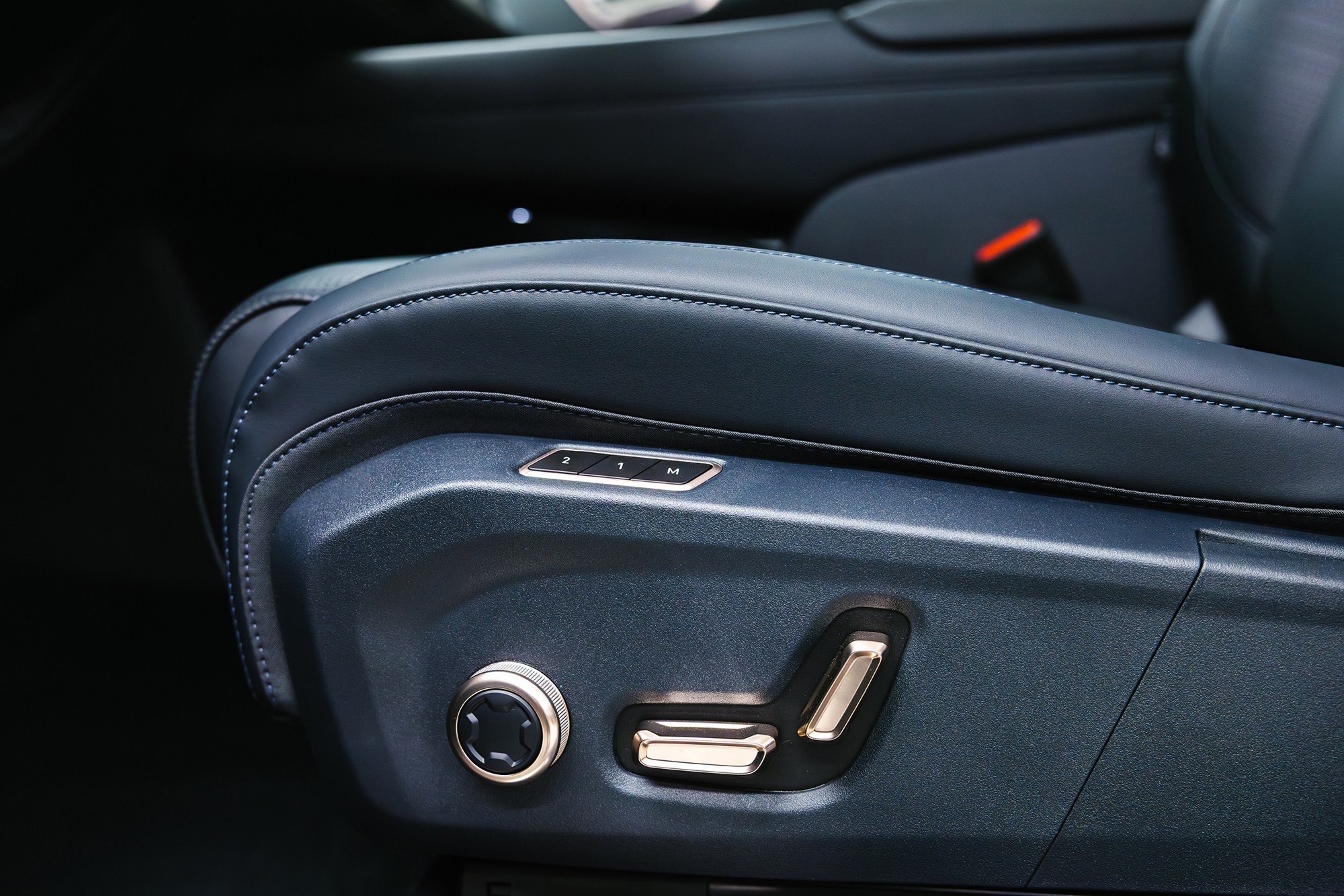 Lynk & Co 900 Ultra 2,0hyb 4WD AT (734 л. с.). Автосалон «Х-Авто»