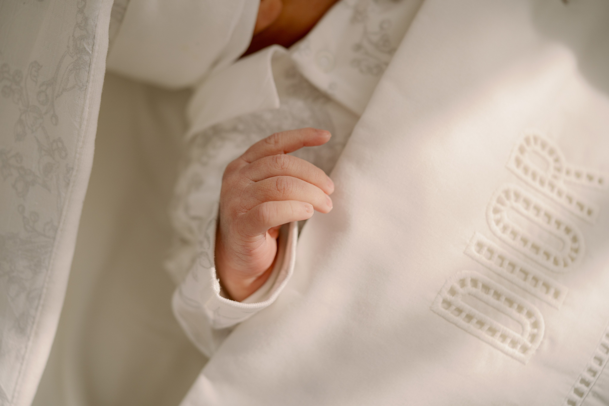 Family photographer in abu dhabi dubai sharjah fujeirah