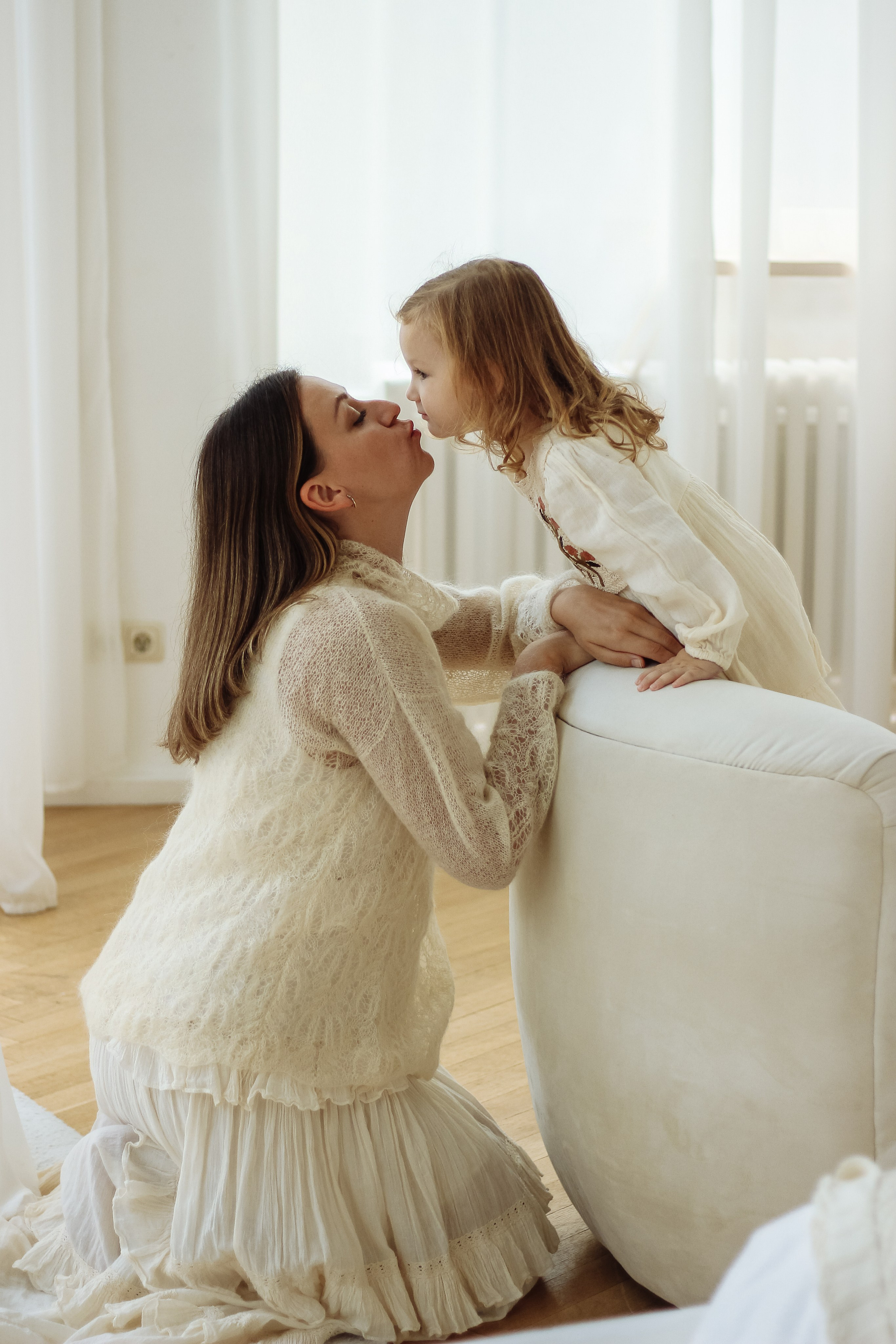 Семейная новогодняя фотосессия в студии в Москве. Профессиональный фотограф беременности семейных фотосессий в Москве Балашихе Наталья Преснякова