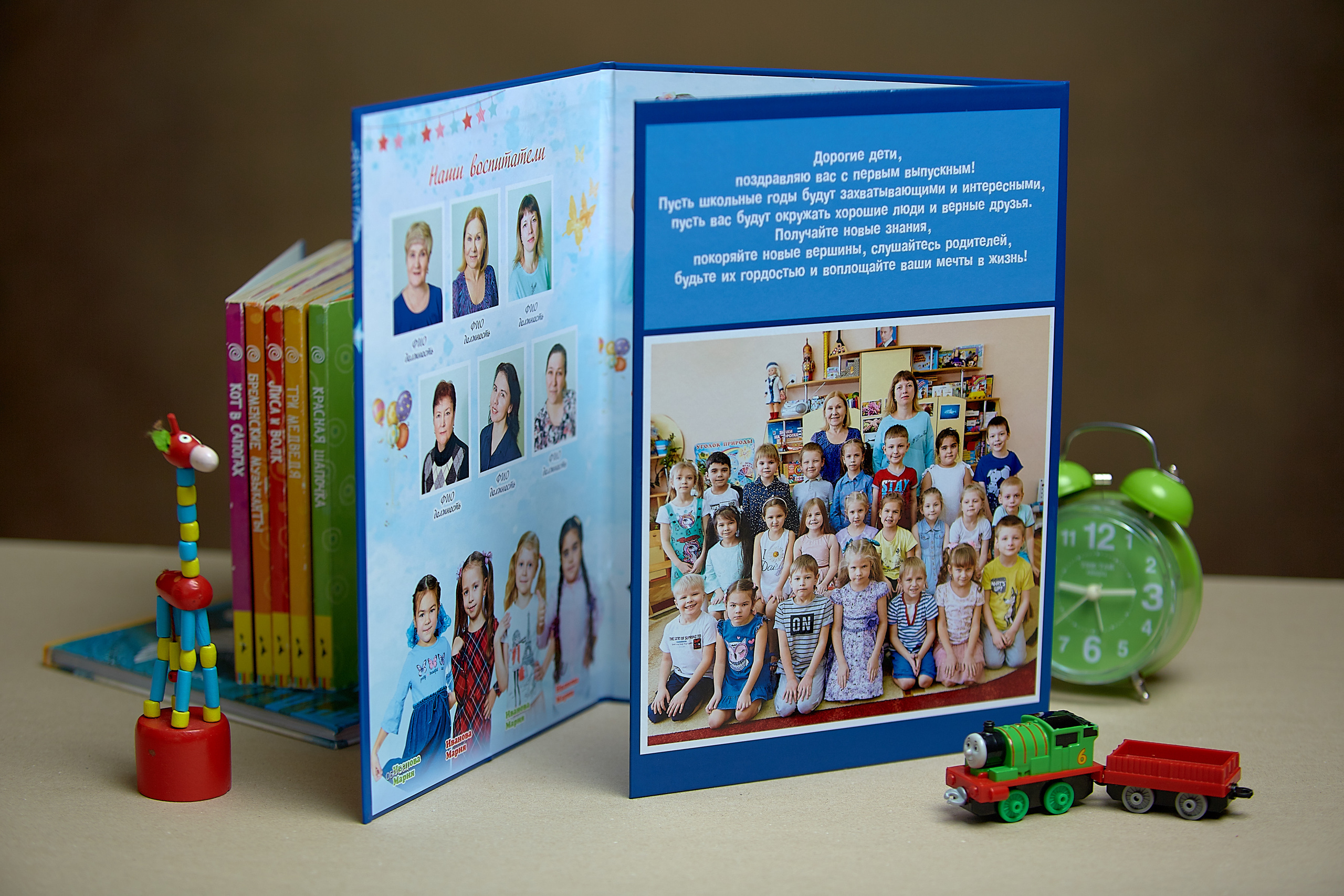 Бюджетный выпускной альбом с фотографиями папка трюмо в Новосибирске. Выпускной альбом Новосибирск