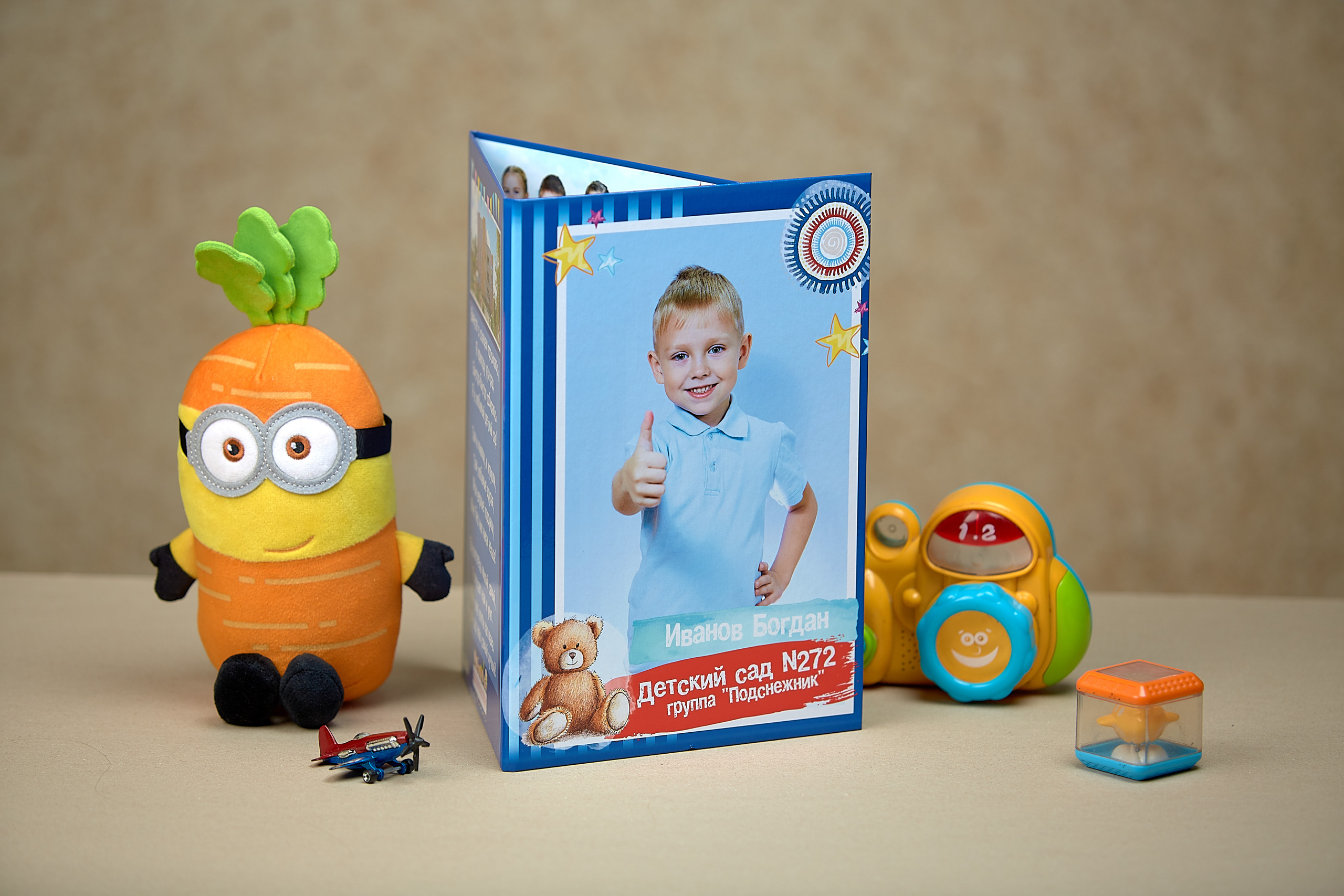 Бюджетный выпускной альбом с фотографиями папка трюмо в Новосибирске. Выпускной альбом Новосибирск