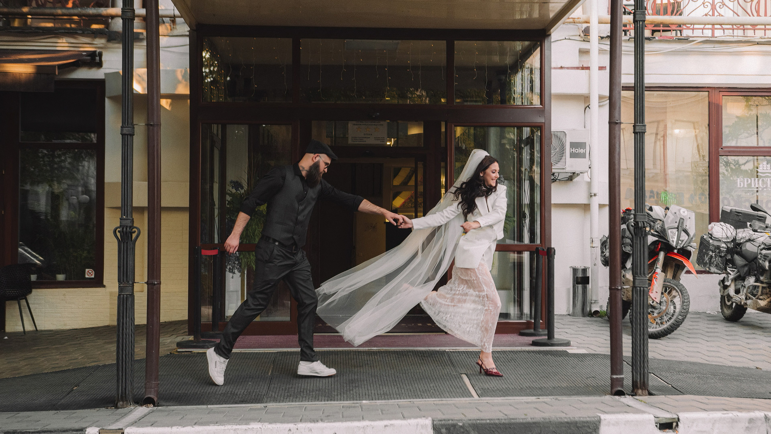 Свадебный фотограф в Крыму Александр Богомазов