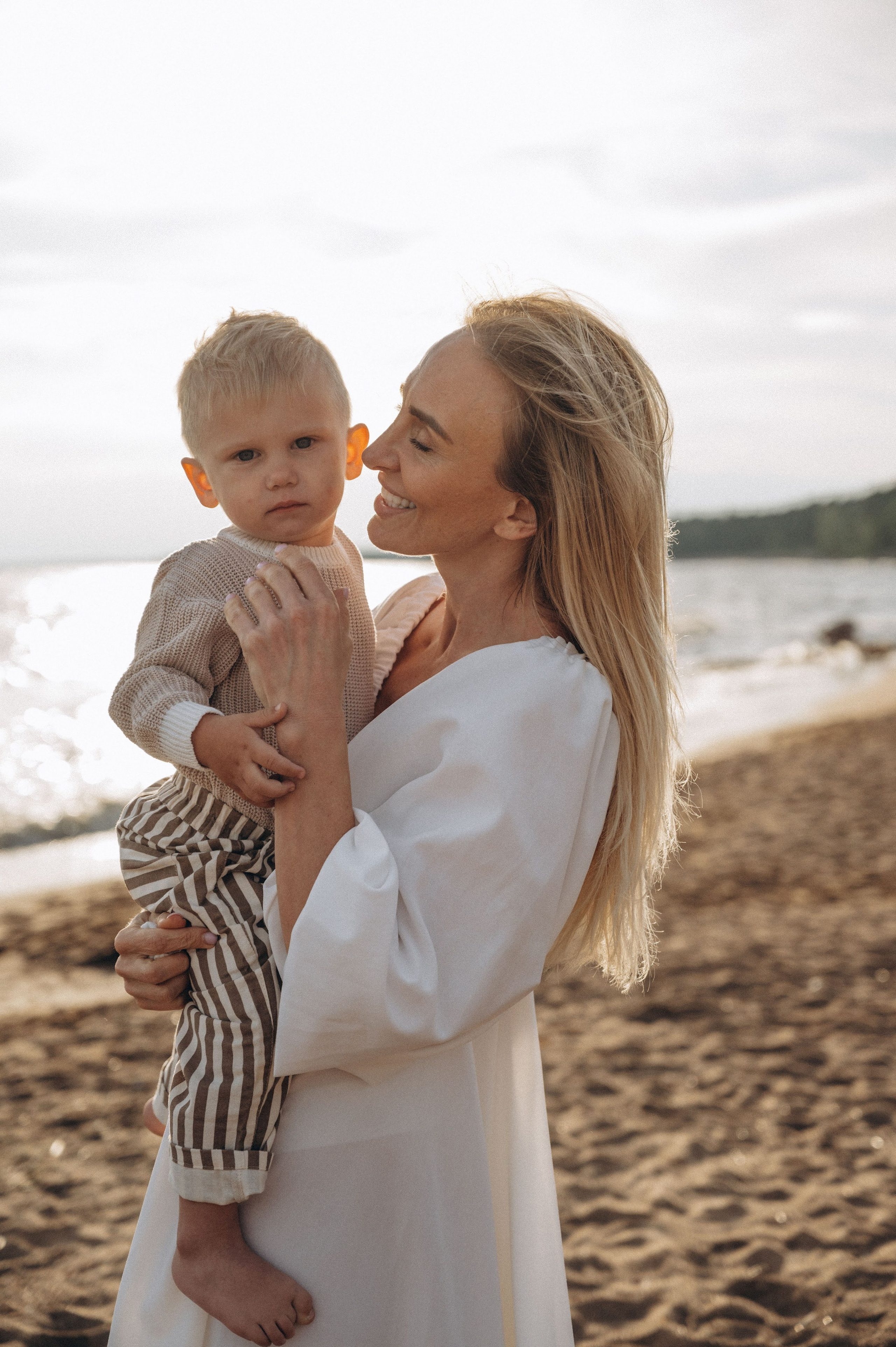 Фотопрогулка. Профессиональный фотограф беременности в СПБ. Стильные фотосессии беременности в стиле минимализм и классическая фотография