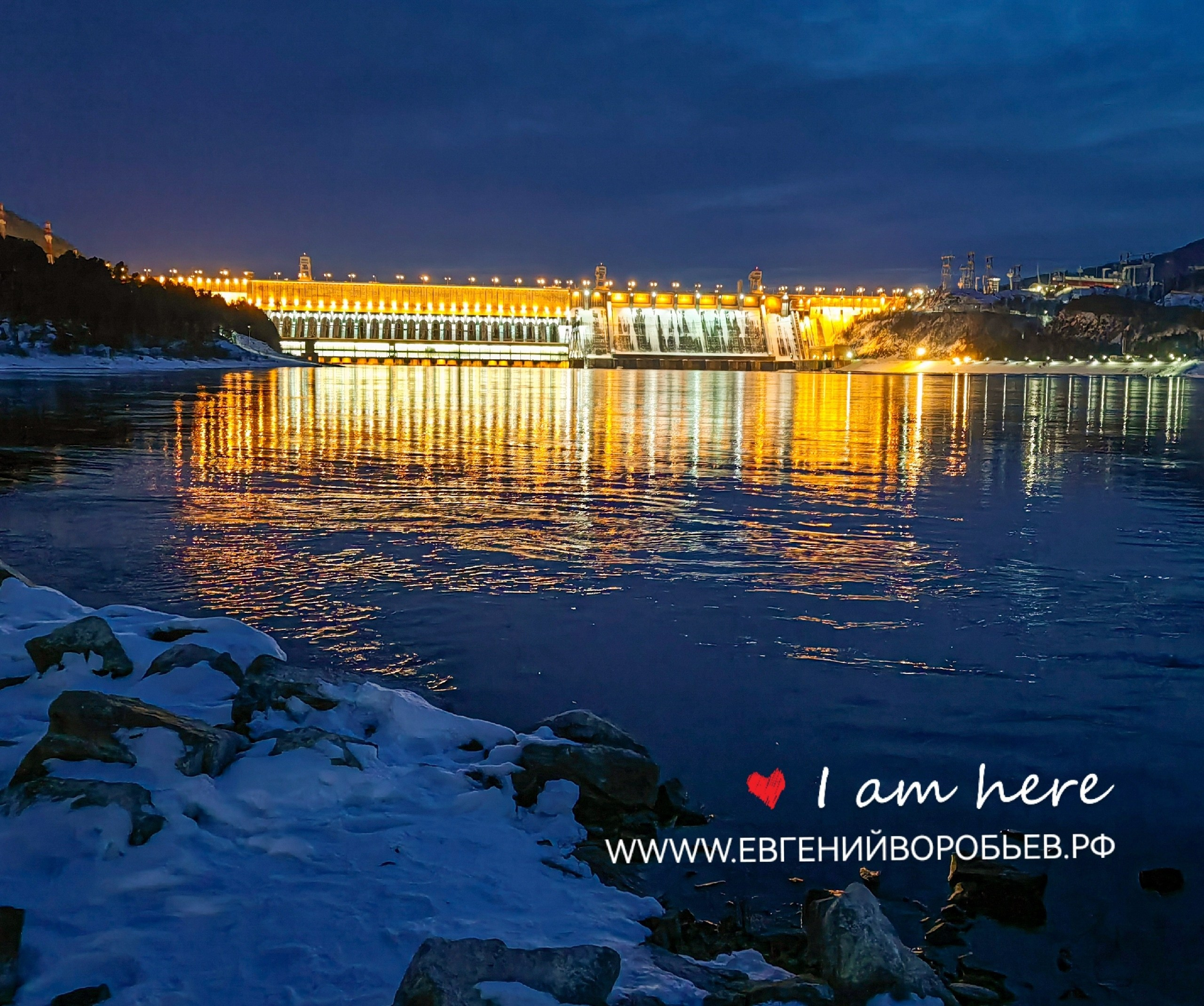 вечерняя подсветка Красноярская ГЭС река Енисей индивидуальный тур Красноярск экскурсии фото интересные места что посмотреть куда сходить что посетить достопримечательности Красноярска фототур фотосессия аренда кабриолета аренда микроавтобуса трансфер цена заказать экскурсию программа маршрут смотровые площадки видовые красивые места Национальный парк заповедник Столбы Дивногорск Красноярская ГЭС путешествие туристический маршрут место силы Часовня Параскевы Пятницы Коммунальный мост остров Татышев Бобровый лог Николаевская сопка набережная Енисея село Овсянка музей Астафьева Караульная гора Виноградовский мост гид экскурсовод индивидуальная экскурсия фотосъемка виды на Енисей фанпарк Бобровый лог парк флоры и фауны Роев ручей Торгашинский хребет скала Такмак вантовый мост куда сходить цены расписание заказать онлайн экскурсионное обслуживание трансфер на комфортабельном микроавтобусе