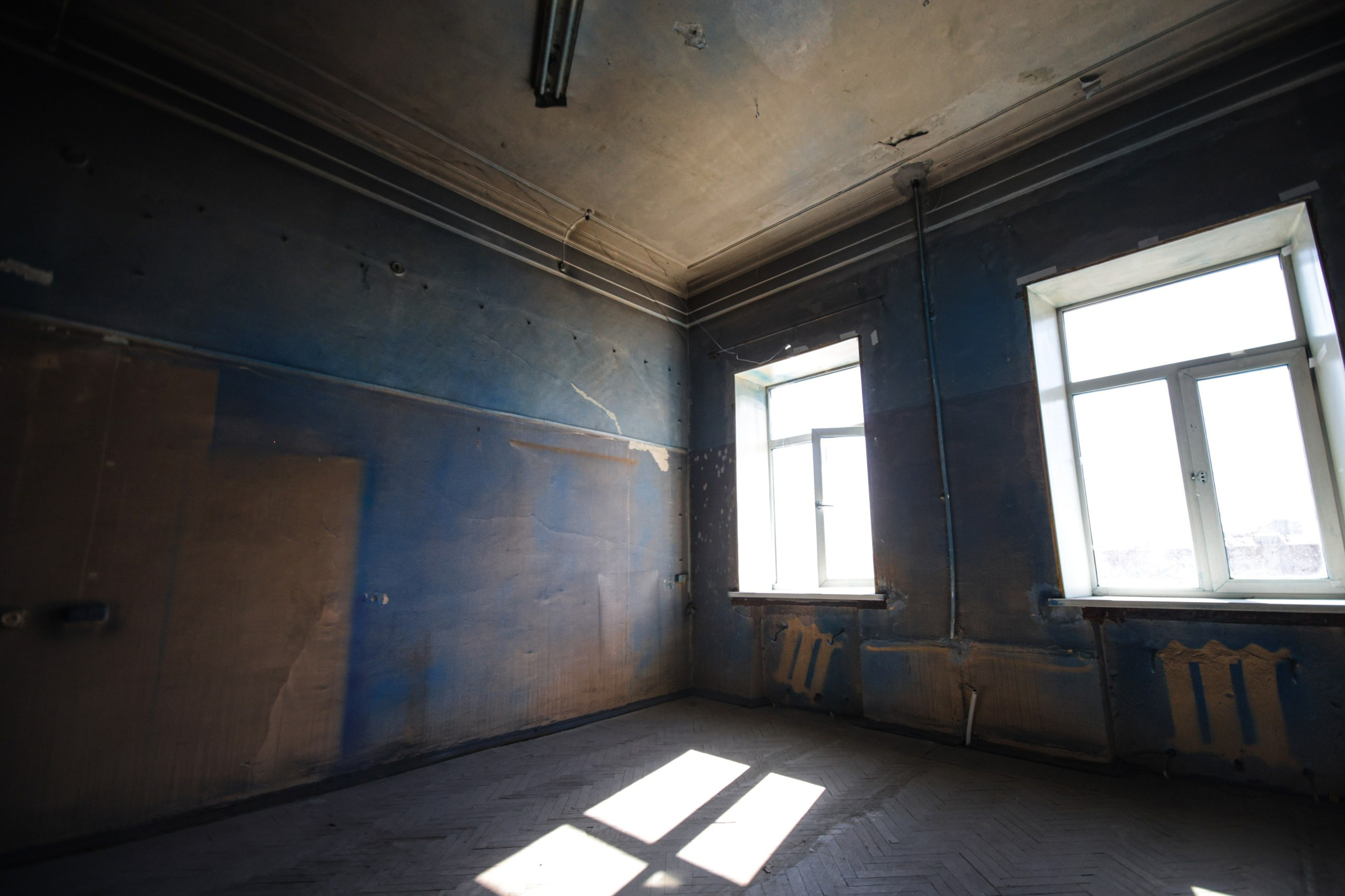 Кино в НИИ СНЕГИРИ (Very Strong Place) — Москва