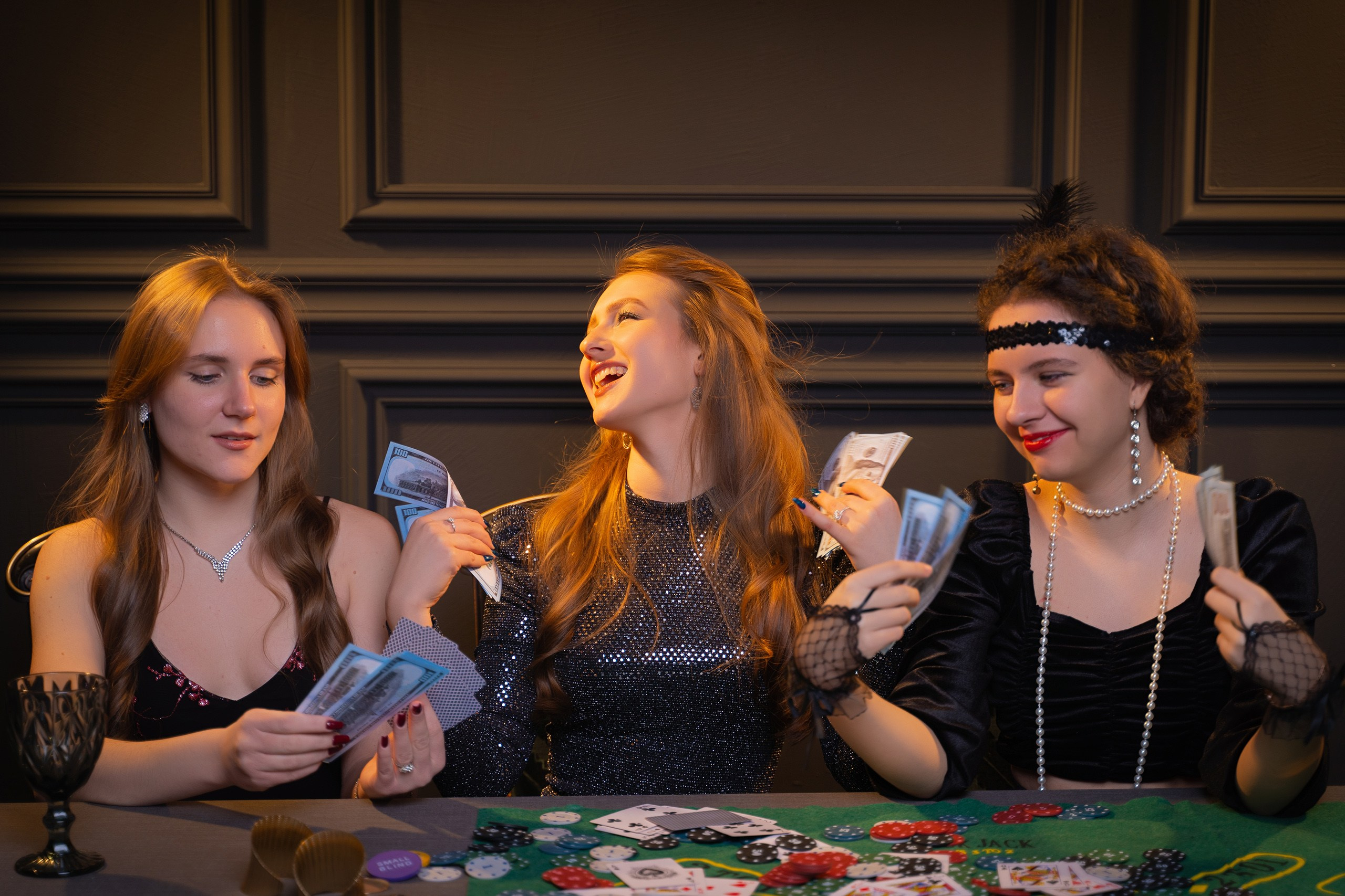 Тематическая студийная фотосессия для выпускных альбомов Жанна Бакунович