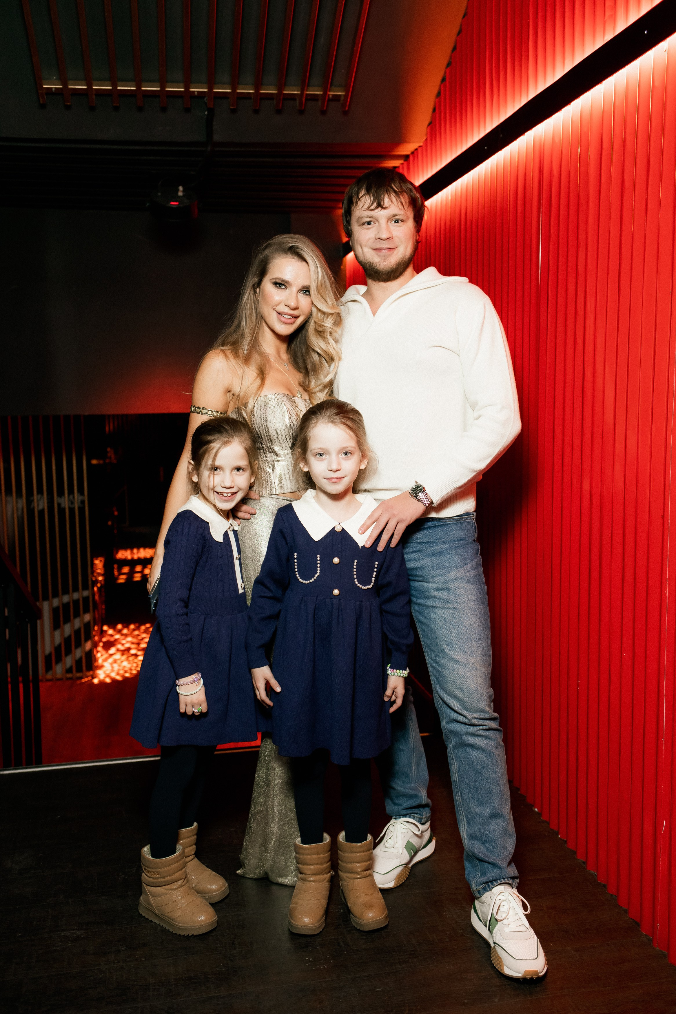 YANA URBAN: сольный концерт в «Анжелика Wineroom». СВОИ. ФОТООТЧЕТЫ-СОБЫТИЯ-МЕСТА