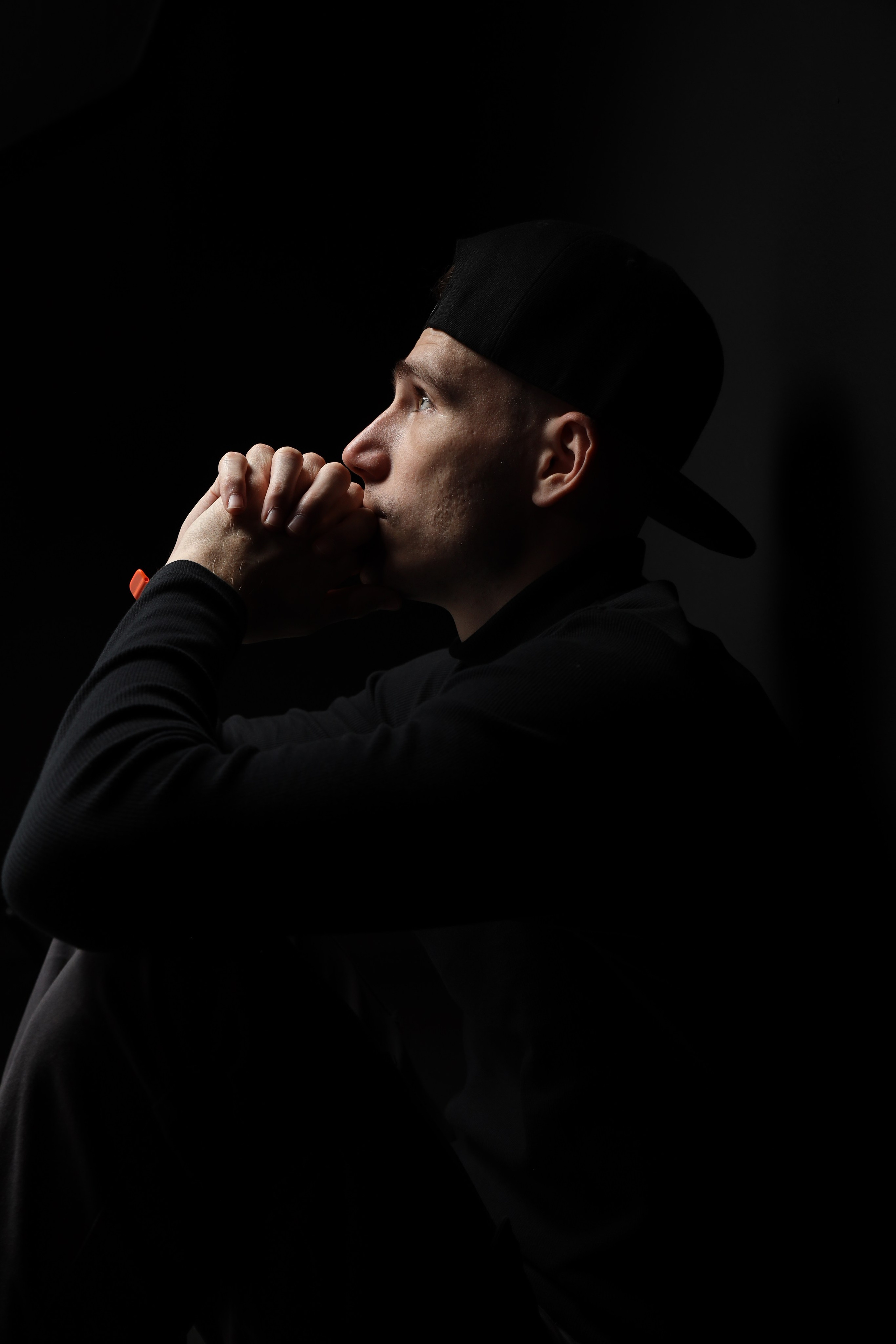 The White hat Alex. Профессиональный фотограф в Воронеже Владислав Крылов