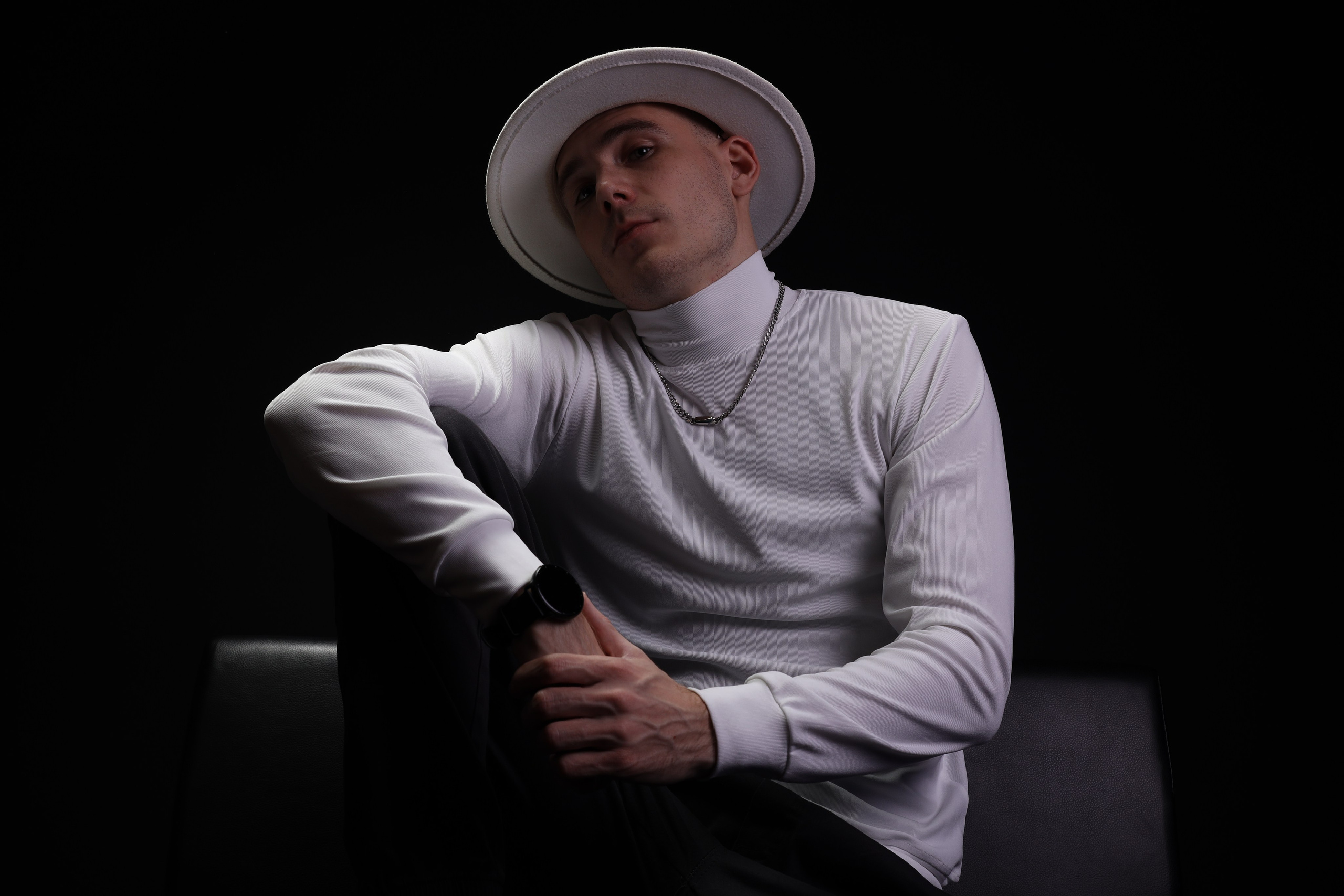 The White hat Alex. Профессиональный фотограф в Воронеже Владислав Крылов