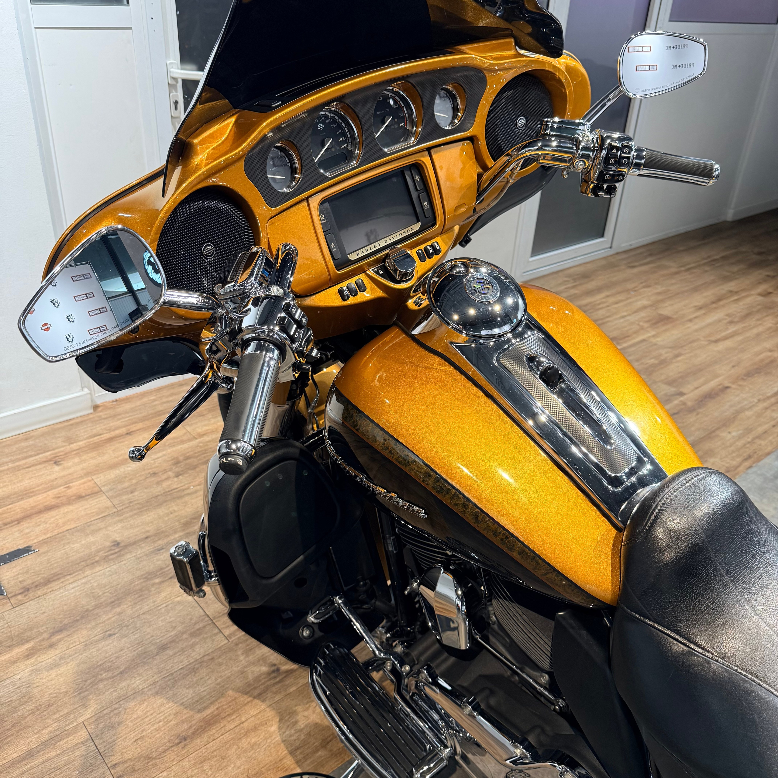 Купить Harley-Davidson 2014 CVO Еlесtra Glide Limited Gоld (Touring) — подробнее на сайте. Hello Davidson, Москва. Только хорошие мотоциклы…