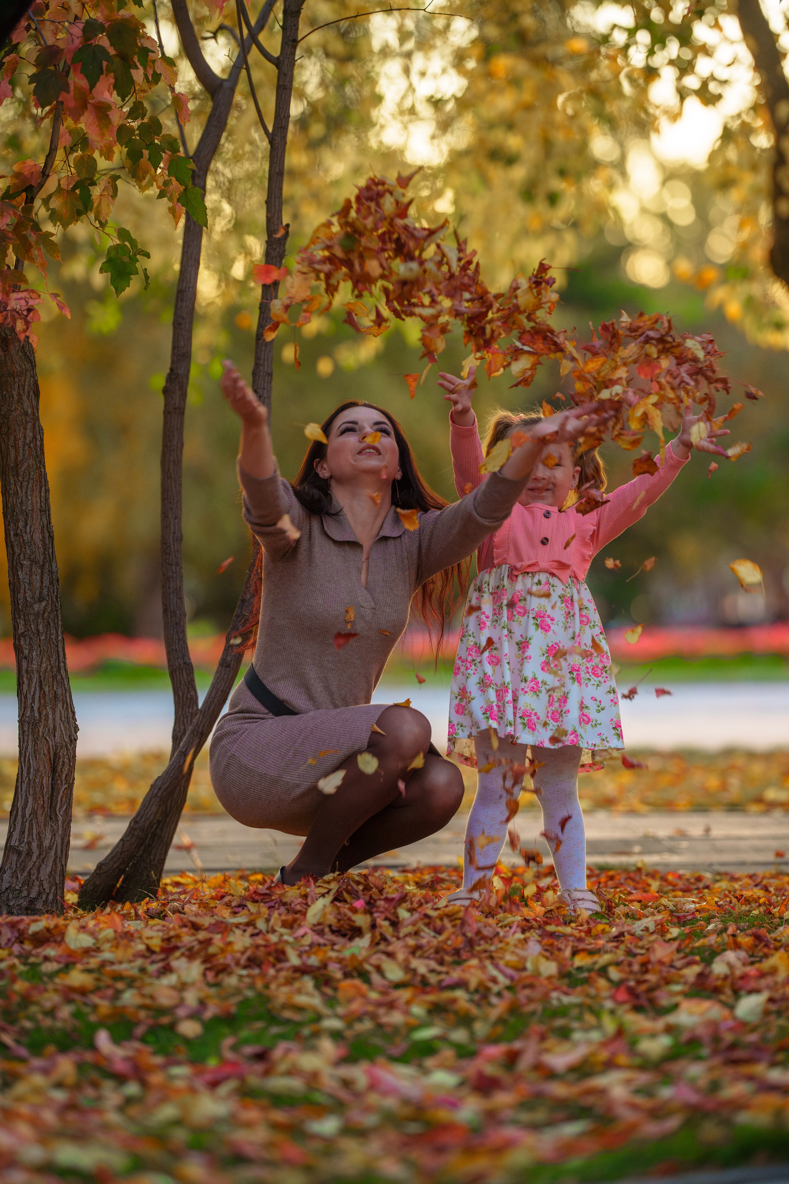 Портретная фотосессияСемейная фотосессияДетская фотосессияЛюбовная/Love-story фотосессияСвадебная фотосессияФотосессия для помолвкиПрофессиональный/деловой портретРекламная/коммерческая фотосессияФотосессия продукции (товары)Фотосессия моды (fashion)Бьюти-съемка (красота, макро-детали лица)Фотосессия lifestyle (повседневная жизнь, атмосфера)Фотосессия в полёте/авиационная (иногда отдельно как аэросъемка)Пейзажная/ландшафтная фотосессияАрхитектурная фотосессияАнфас/студийная фотосессияНю-фотосессия (с оговорками об этике и согласии)Фотосессия для артистов/музыкантовФотосессия для блогеров и инфлюенсеровФотосессия в стиле ретро/винтажЭко- и концептуальная съемка (арт-иллюстративная)Фотосессия для мероприятий (часто как репортажная)Aerial/дрон-съемка (в сочетании с портретной или пейзажной частью)Инфографическая/презентационная фотосессия (для презентаций и каталогов)